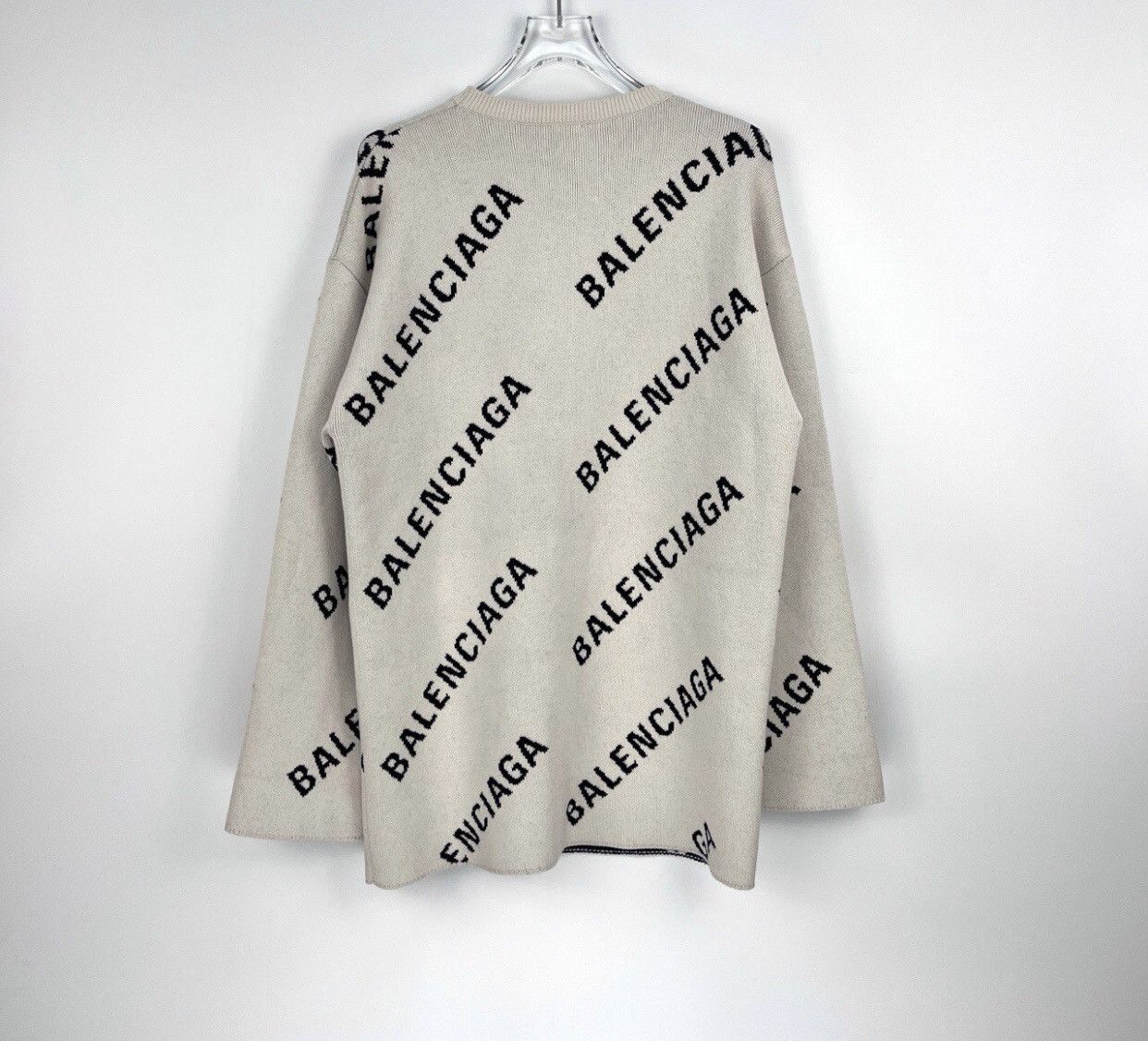 Balenciaga Balenciaga beige bullet screen long sweater2412-Nextarrow Size US XS / EU 42 / 0 - 4 Thumbnail
