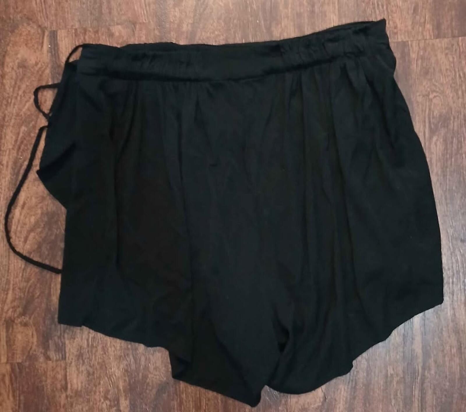 Other Torrid Black Wrap/Side Tie Skort Size 1 Like New! Size 40" / US 18 - 3 Thumbnail