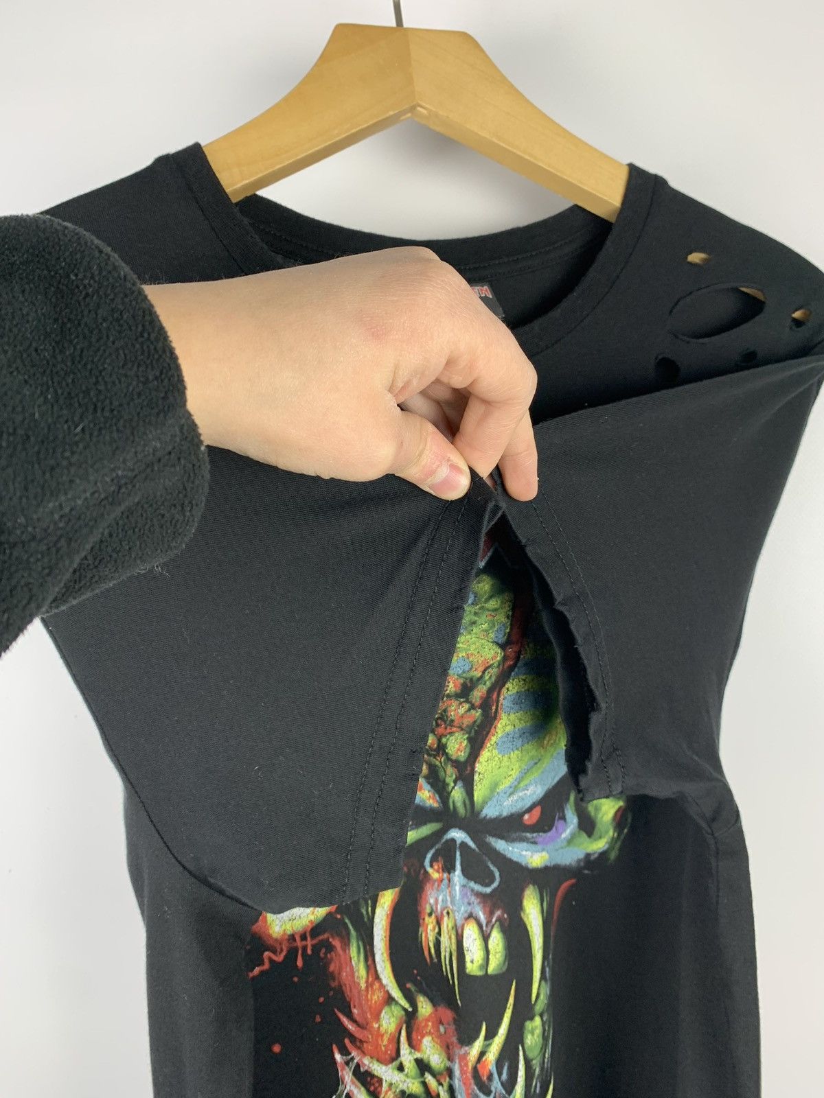 Band Tees Vintage Y2K Iron Maiden Skulls Tee Distressed T-Shirt Size S Size US S / EU 44-46 / 1 - 9 Thumbnail