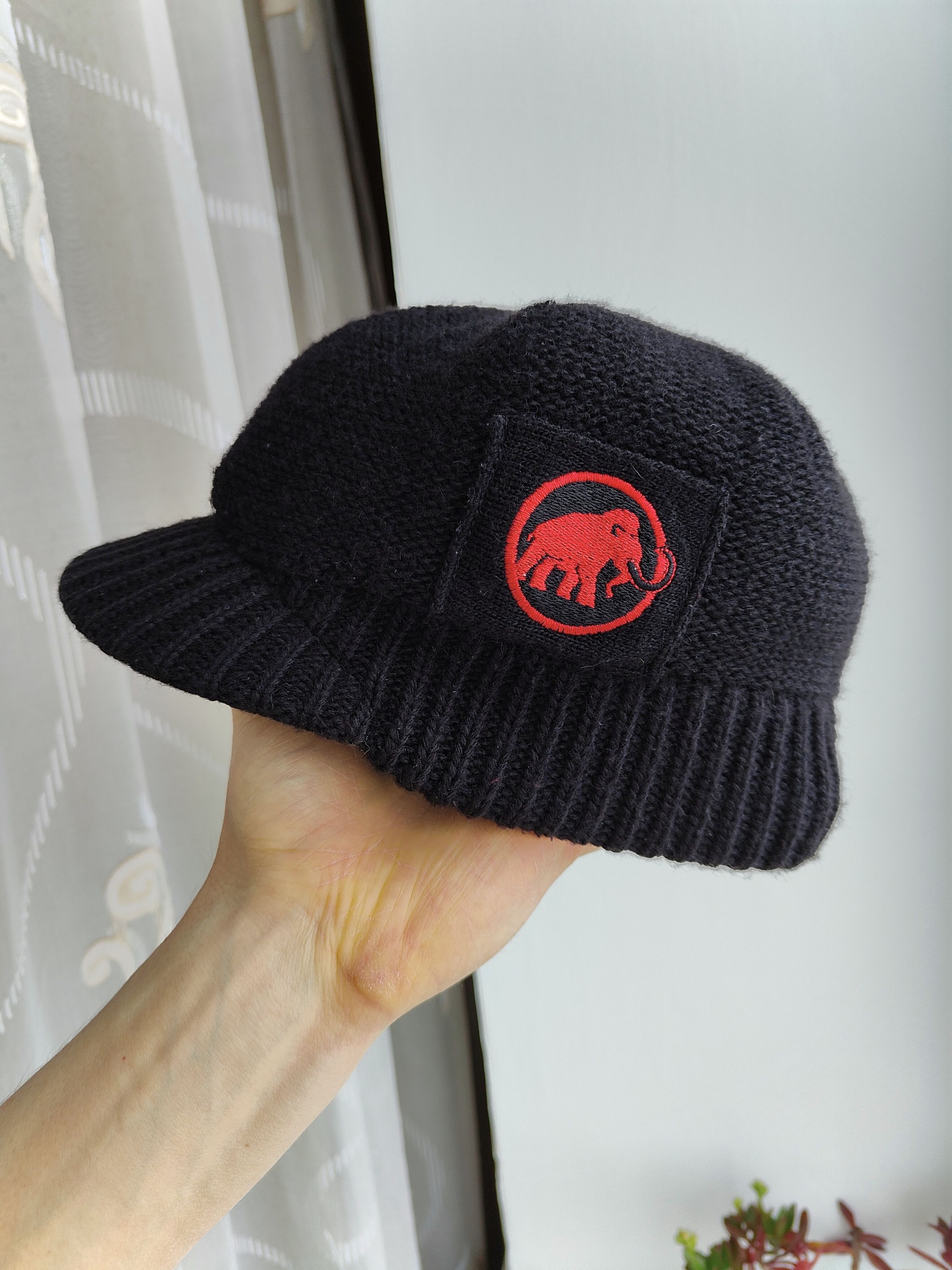 Mammut Vintage Mammut Visor Beanie Knitted Hat Jeep Cap Peaked Hat Size ONE SIZE - 1 Thumbnail