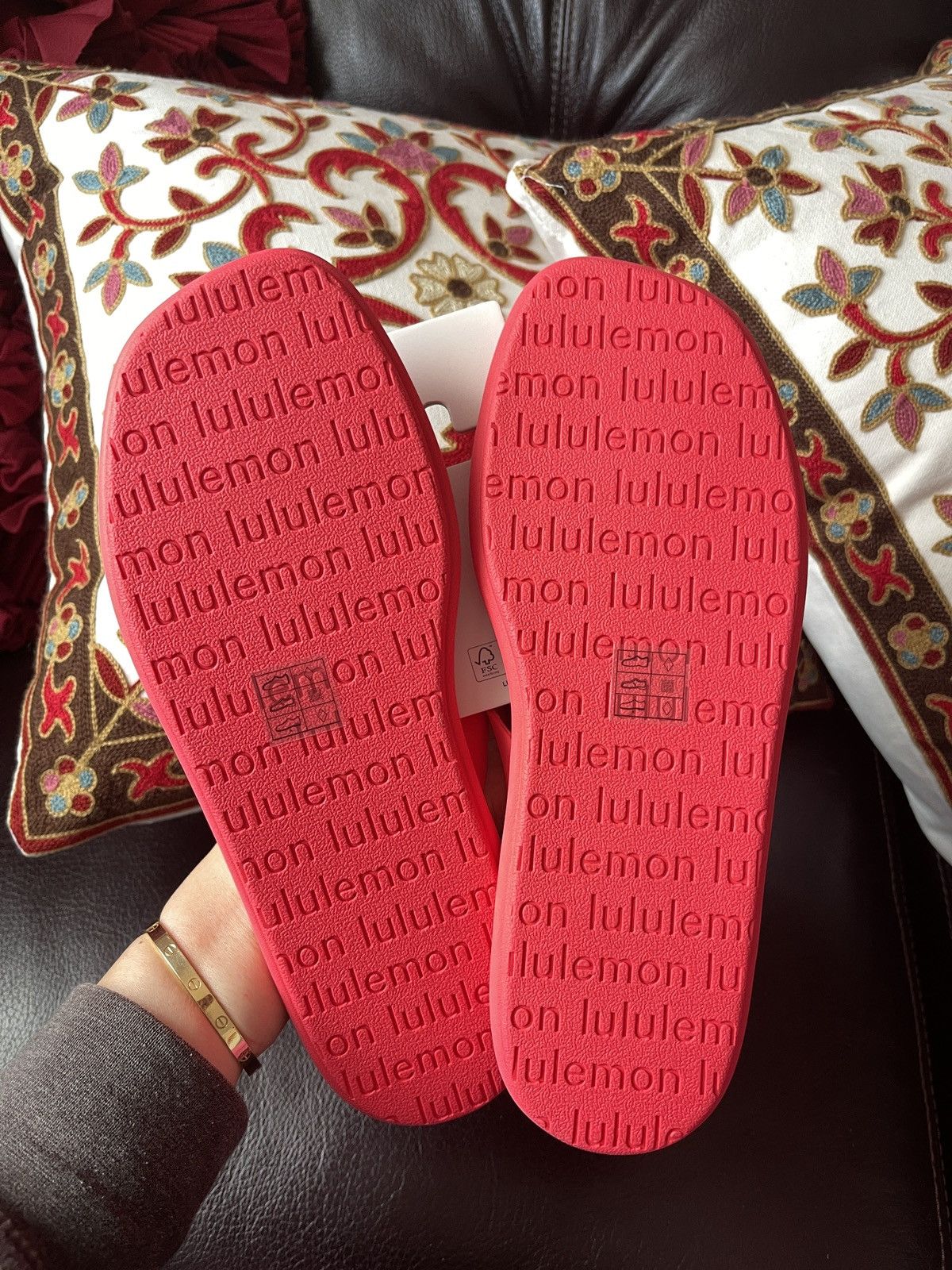Lululemon Lululemon rest feel Flip Flops size 9 color red glow/white Size US 9 / IT 39 - 7 Thumbnail