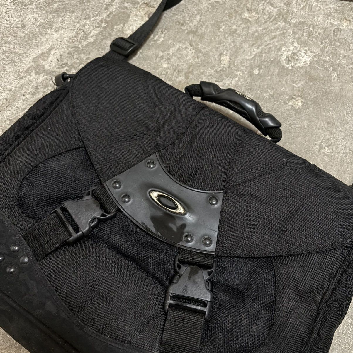 Oakley Vintage Oakley Software Messenger Bag Size ONE SIZE - 2 Thumbnail