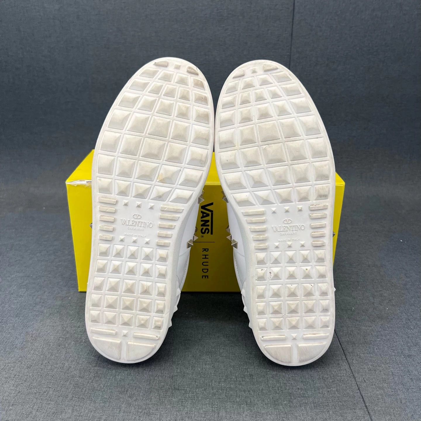 Valentino Valentino White Gold Rivet Low Top Sneakers 43.5 Like New Size US 10 / EU 43 - 6 Thumbnail