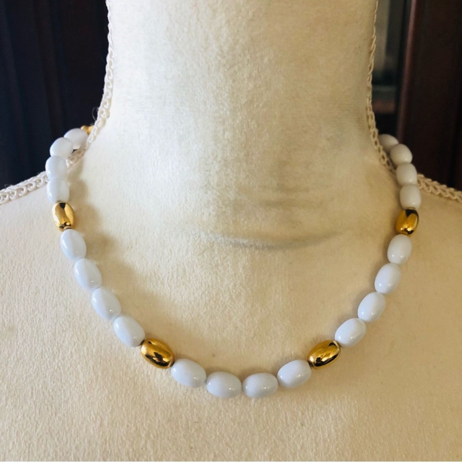 Vintage Vintage Napier white and gold barrel bead necklace Size ONE SIZE - 2 Thumbnail