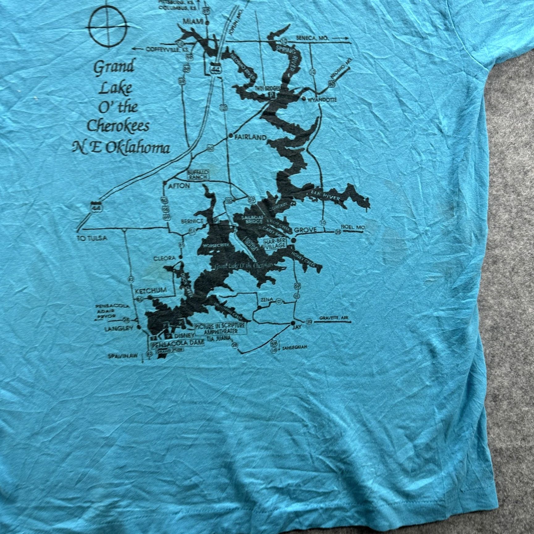 Fruit Of The Loom VINTAGE Grand Lake O' the Cherokees Shirt Mens Medium Blue Map Oklahoma 80s USA Size US M / EU 48-50 / 2 - 5 Thumbnail