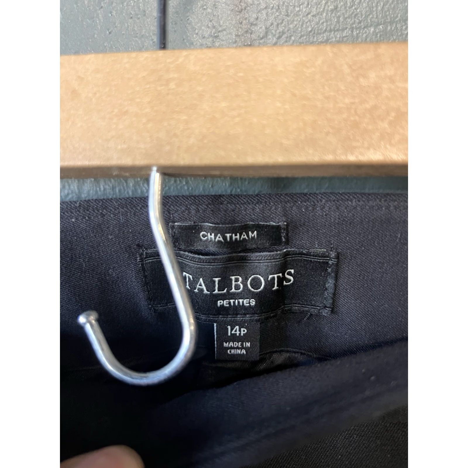 Talbots VINTAGE? Talbots Women Cropped Pants 14P Black Cropped Work Business 25in Inseam Womens Petite Pants Size 36" / US 14 / IT 50 - 3 Thumbnail