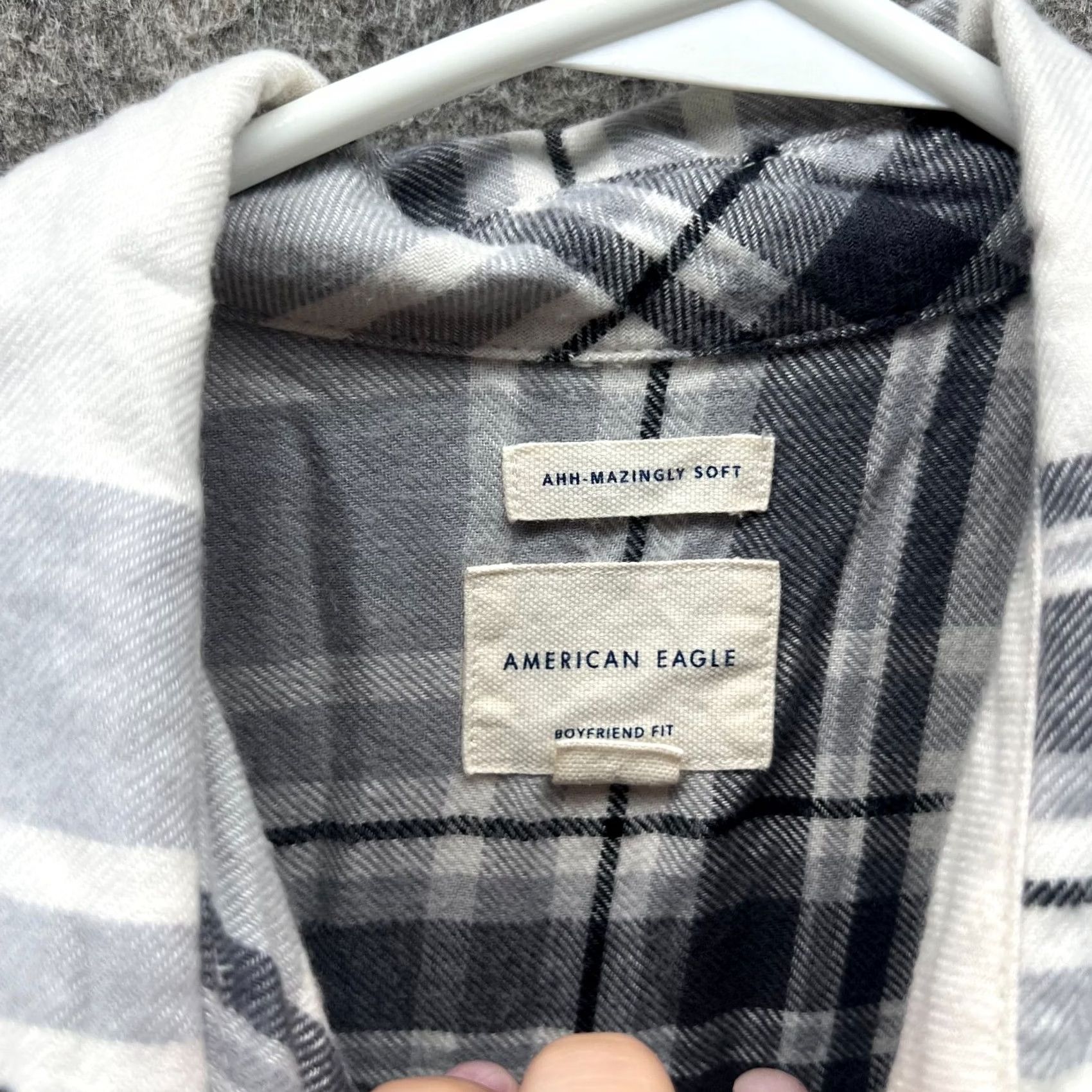American Eagle Outfitters American Eagle Outfitters Shirt Womens Medium Gray Plaid Button-Down Flannel Soft Comfort Classic Casual Size M / US 6-8 / IT 42-44 - 5 Thumbnail