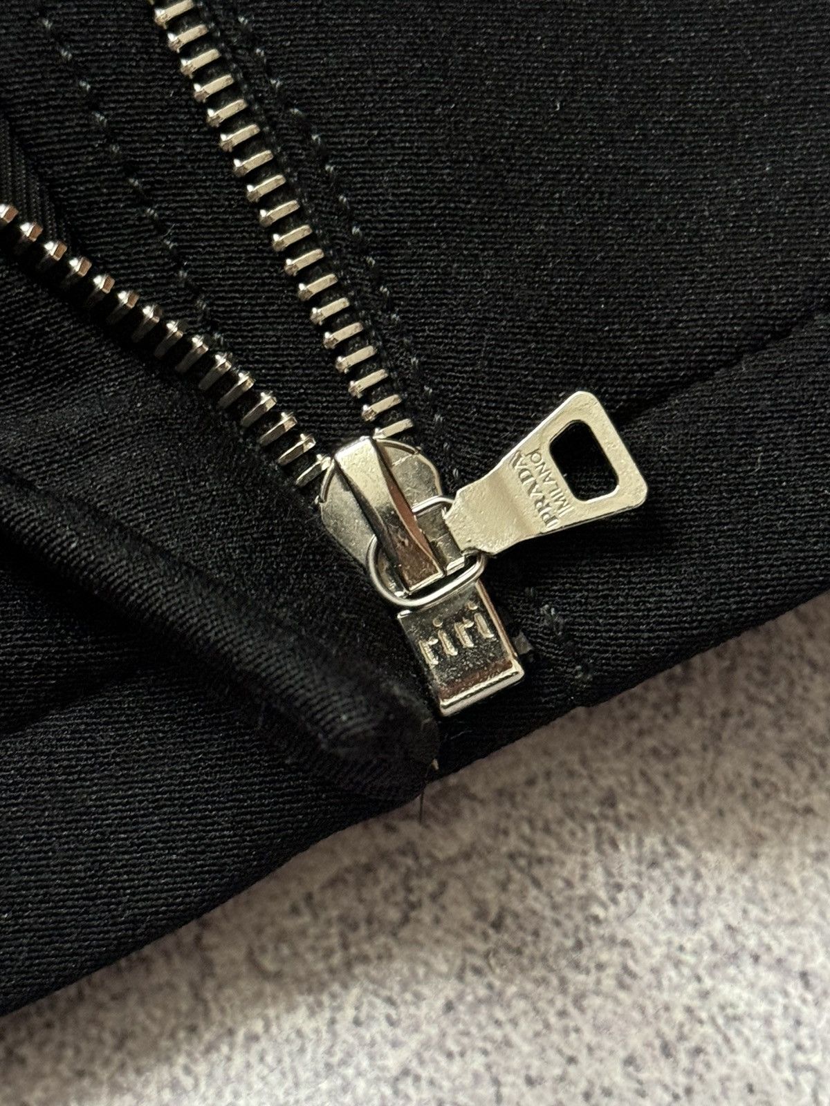 Designer × Prada Prada Milano M black zip cropped coat jacket blazer Wmns Size M / US 6-8 / IT 42-44 - 4 Thumbnail