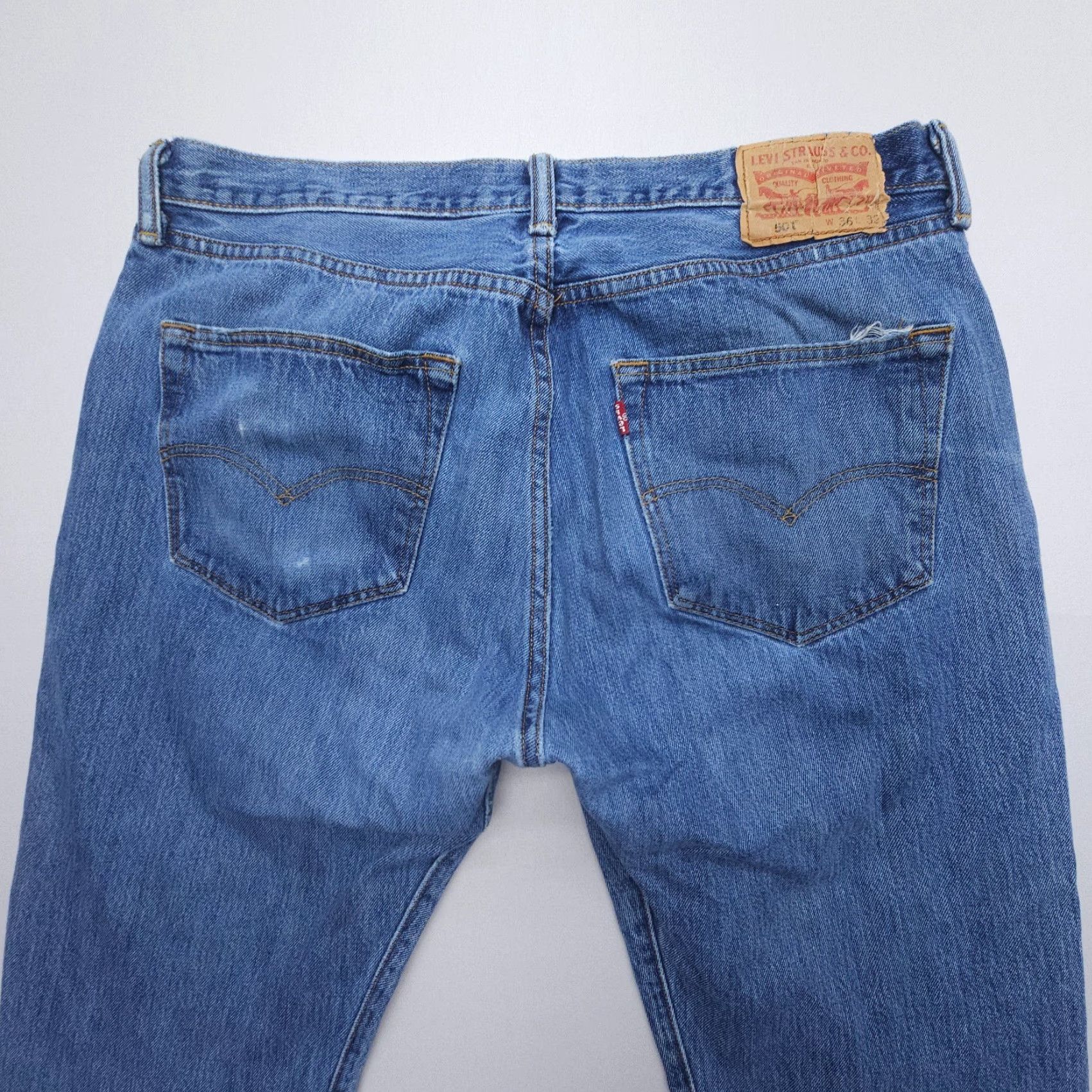Levi's VINTAGE Levi's 501 Straight Jeans Mens 36 x 32 Blue Distressed Worn-in Denim Button Fly 5-Pocket Regular Fit - American Classic Style Size US 36 / EU 52 - 3 Thumbnail
