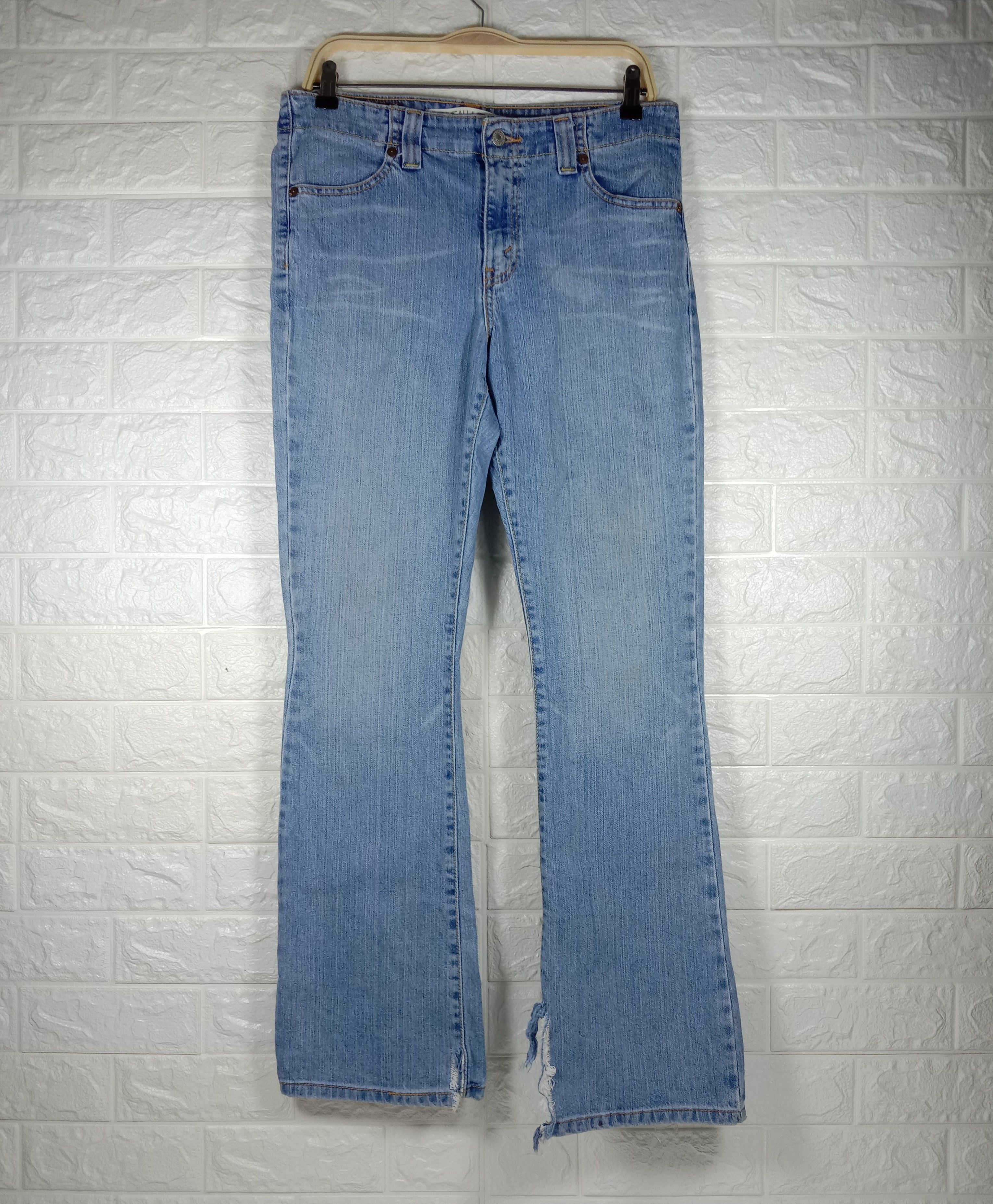 Levi's Vintage Levi’s 525 Flare Jeans Light Wash Distressed Denim Size 33" - 1 Thumbnail