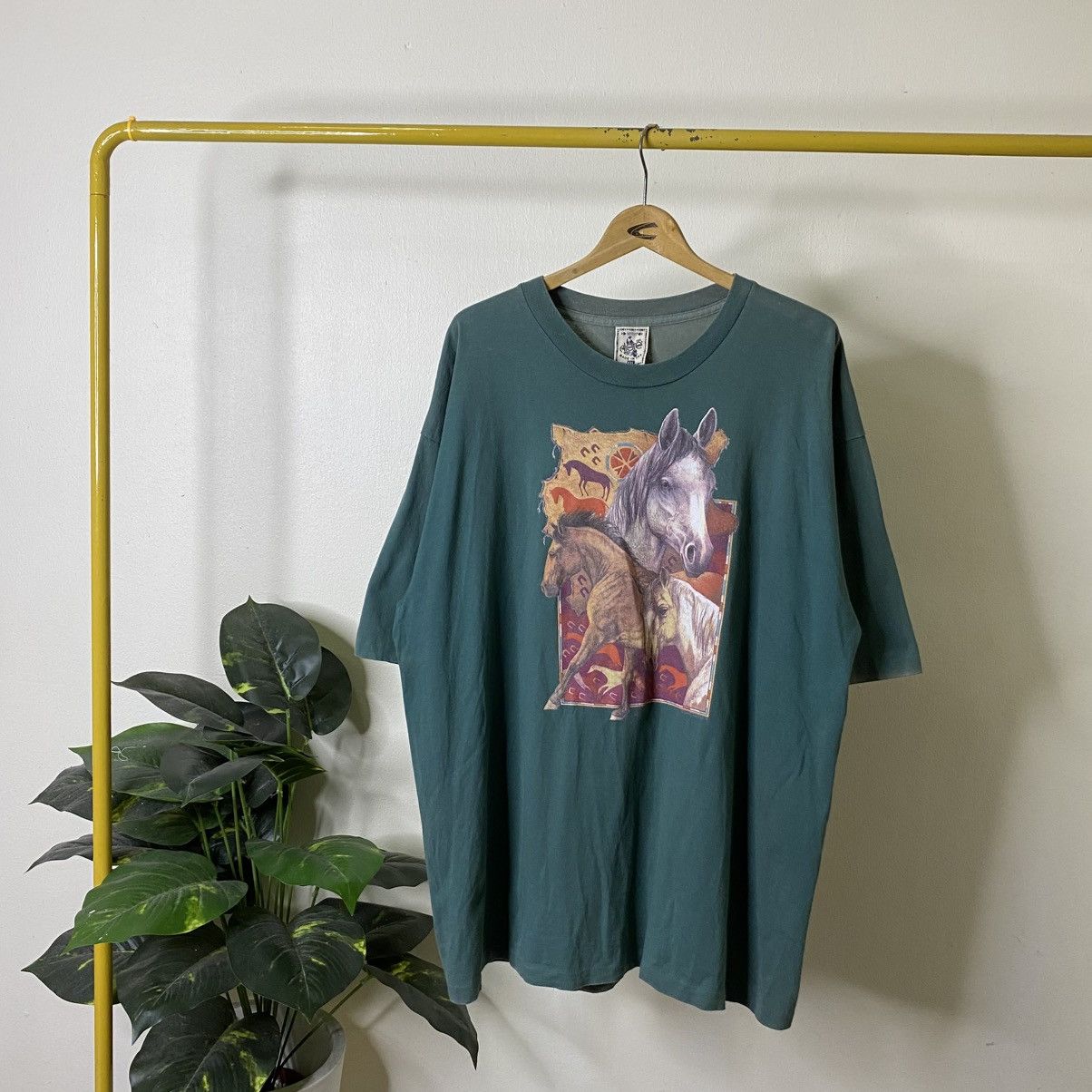 Vintage 1990s ALORE Horse Art Graphic T Shirt Size US XXL / EU 58 / 5 - 1 Thumbnail