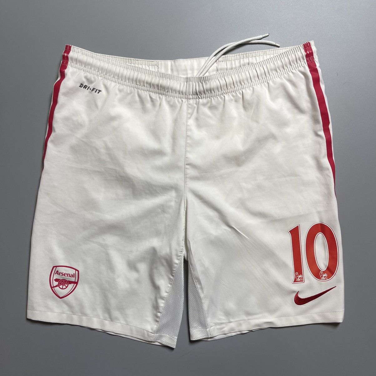 Nike × Vintage ARSENAL NIKE 2011/2012 FOOTBALL HOME SHORTS #10 VAN PERSIE Size US 34 / EU 50 - 1 Thumbnail