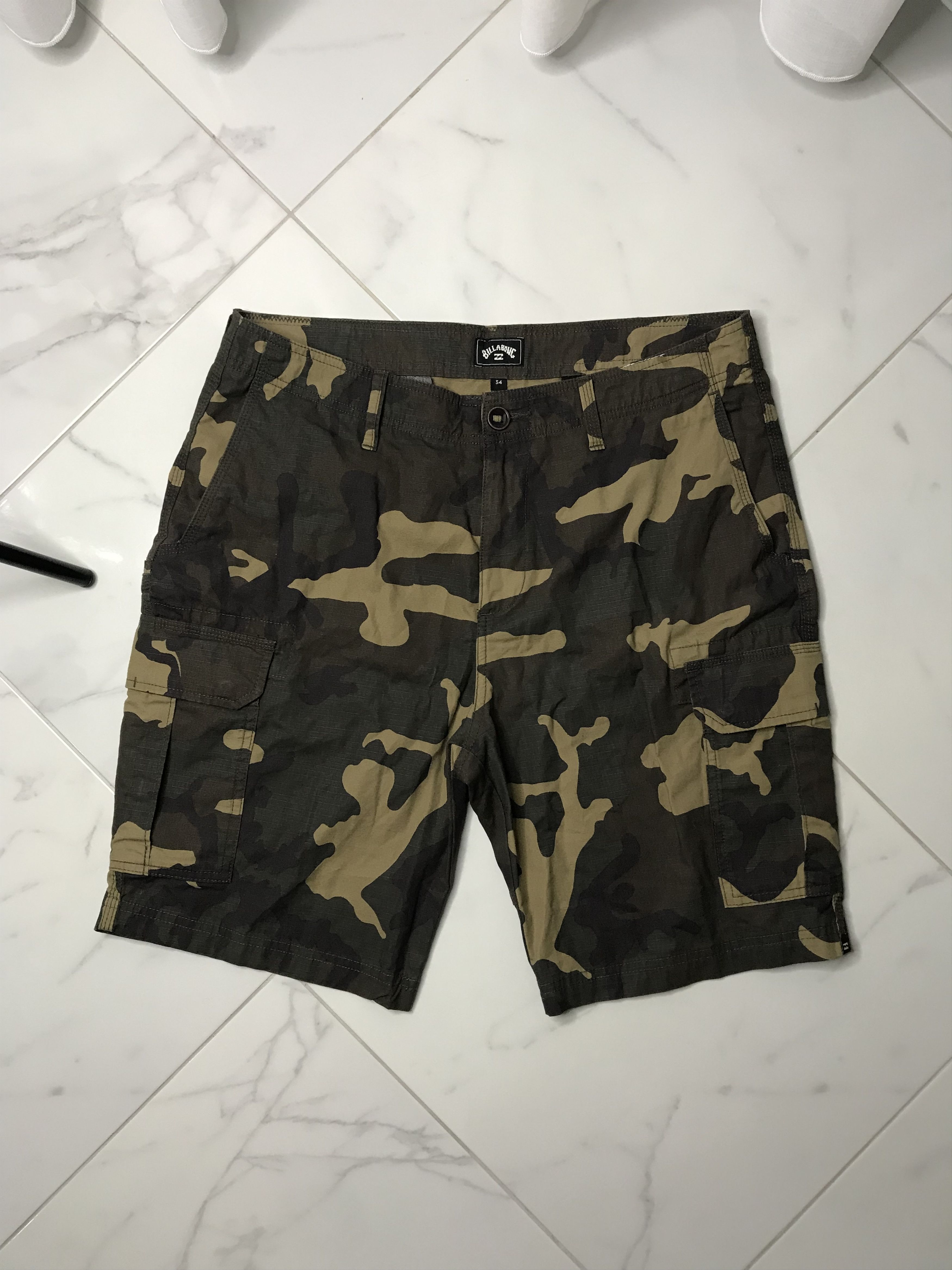 Billabong Billabong scheme cargo shorts in green camo men’s Size US 34 / EU 50 - 1 Thumbnail