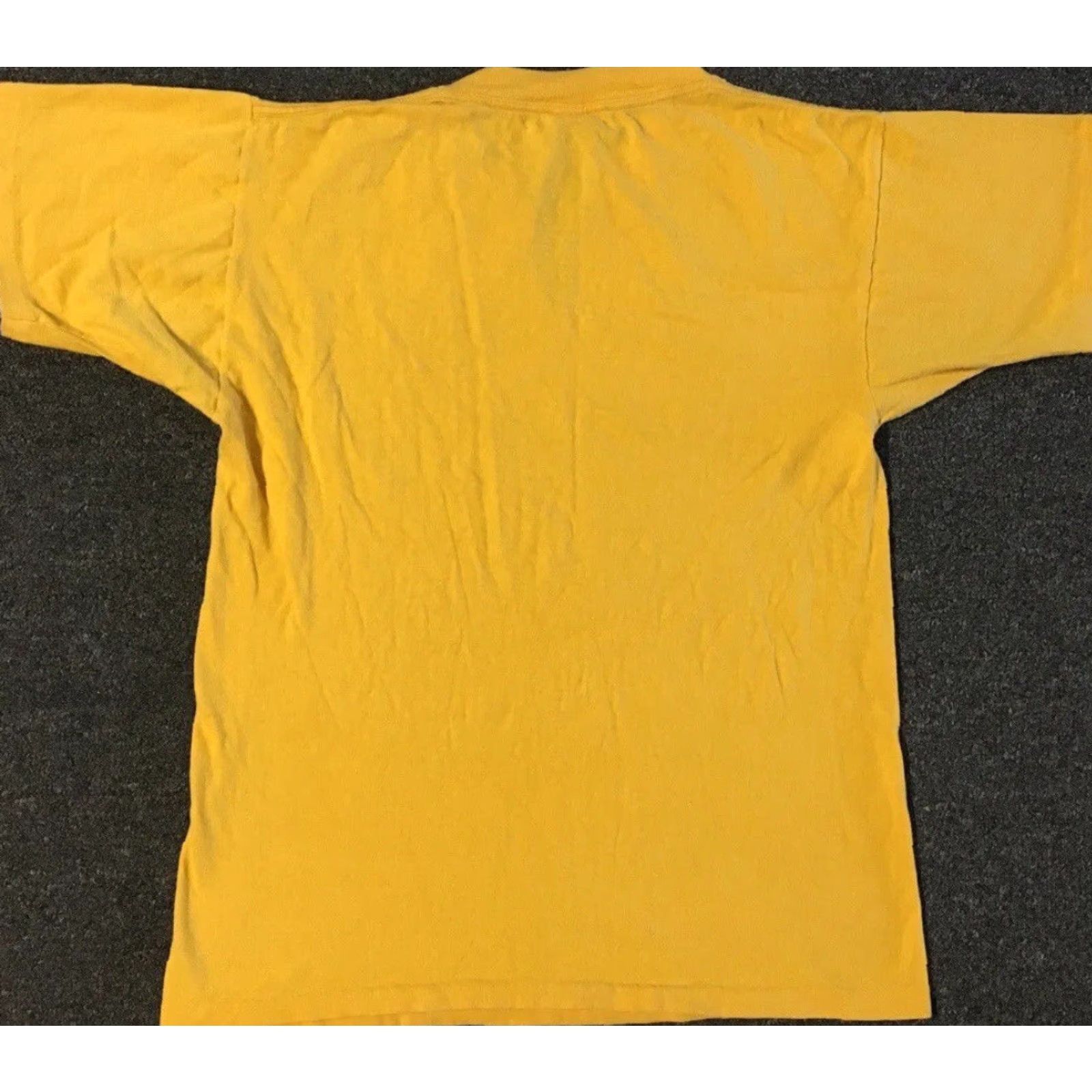 Vintage VINTAGE Iowa State Thrashed Faded Flock Shirt S Men Yellow 80s 90s College Sports Rock Music USA USA College Thrashed Track & Field PE Shirt Men Size US S / EU 44-46 / 1 - 7 Thumbnail