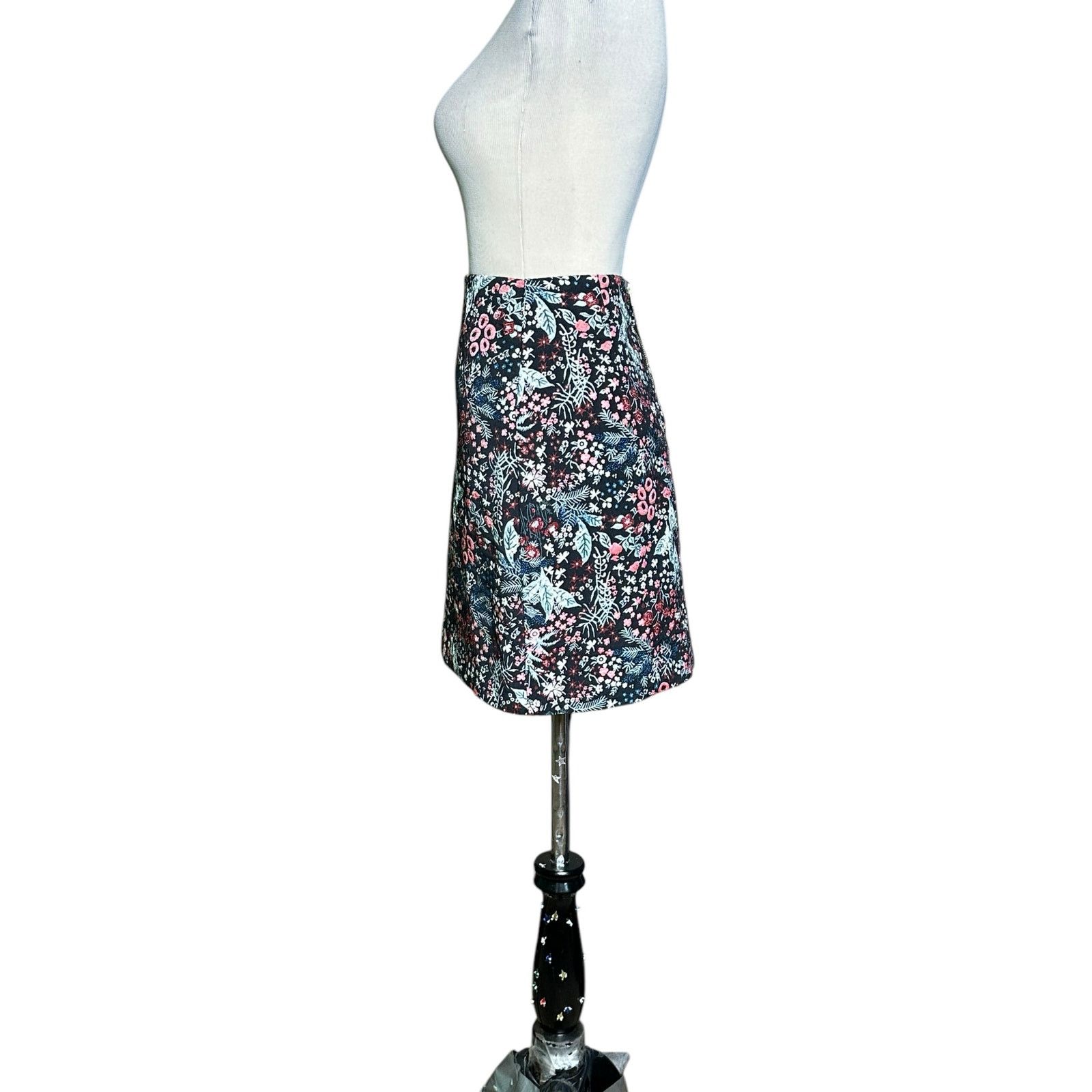 H&M H&M black red floral jacquard mini skirt size 6 Size 28" / US 6 / IT 42 - 20 Thumbnail