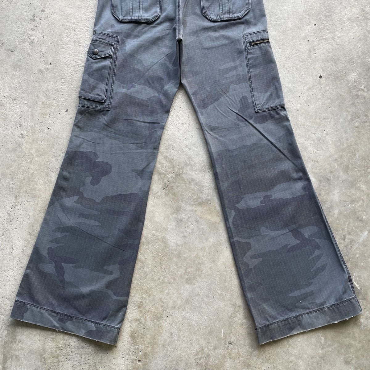 Polo Ralph Lauren Vintage Polo Ralph Lauren Flare Faded Camo Cargo Pants Size US 30 / EU 46 - 11 Thumbnail