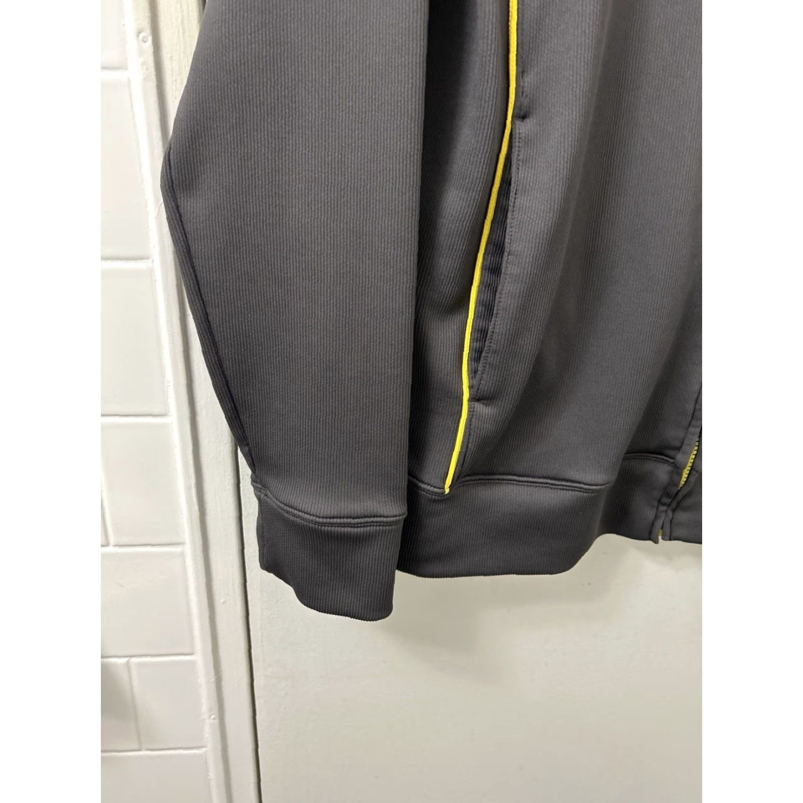 Under Armour Under Armour Track Jacket Mens XL Gray Yellow Full Zip Loose Fit Logo L/S Size US XL / EU 56 / 4 - 5 Thumbnail