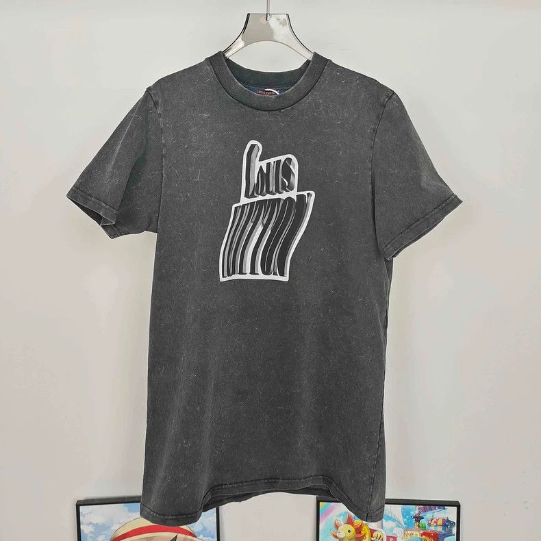 Louis Vuitton Louis Vuitton Cement gray old long style short sleeve Size US S / EU 44-46 / 1 - 1 Thumbnail