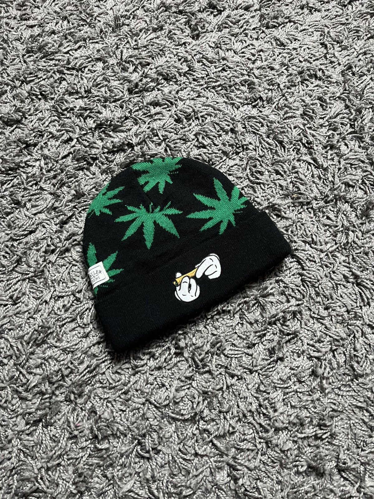 Cayler and Sons Cayler & Sons "Roll Light Smoke" Marijuana Leaf Beanie Black Size ONE SIZE - 1 Thumbnail