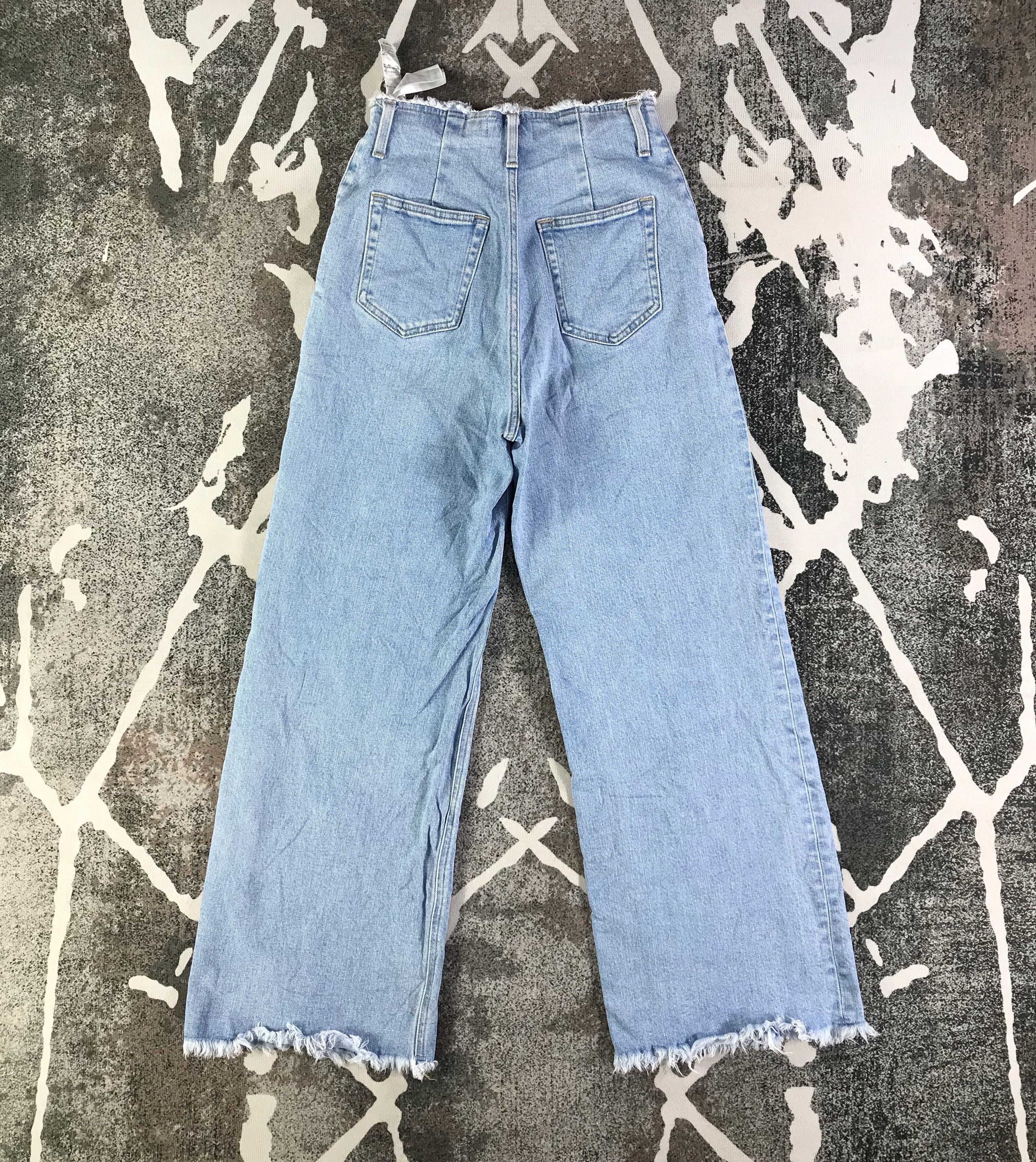 Japanese Brand Japanese Brand Medium Wash Flared Jeans KJ1986 Size 25" / US 0 / IT 36 - 2 Thumbnail