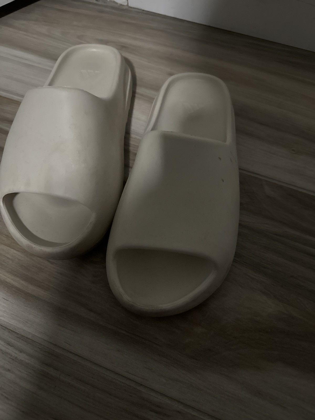 Adidas × Kanye West Yeezy Slides Bone Size US 9 / EU 42 - 1 Thumbnail