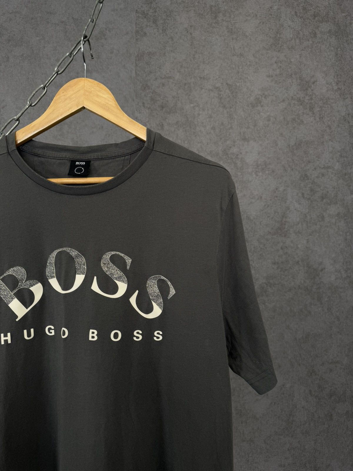 Designer × Hugo Boss Hugo Boss big center logo tee Size US L / EU 52-54 / 3 - 2 Thumbnail