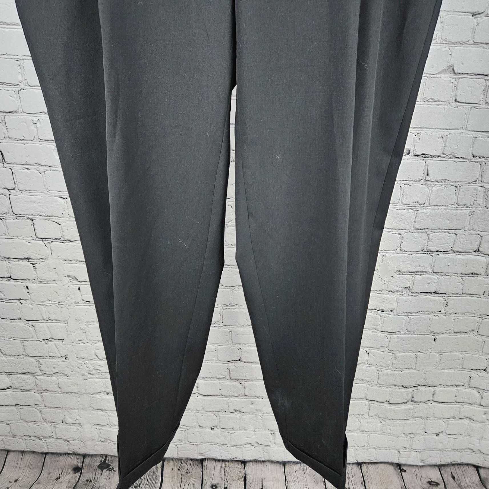 Austin Reed Austin Reed Black 100% Wool Signature Pleated Cuffed Dress Pants 42 Men Size US 42 / EU 58 - 6 Thumbnail