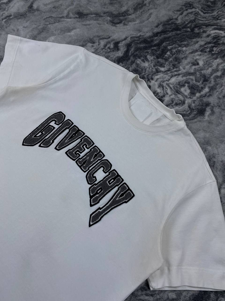 Givenchy Givenchy Embroidered Big Logo T-Shirt Men Size L White Size US L / EU 52-54 / 3 - 5 Thumbnail