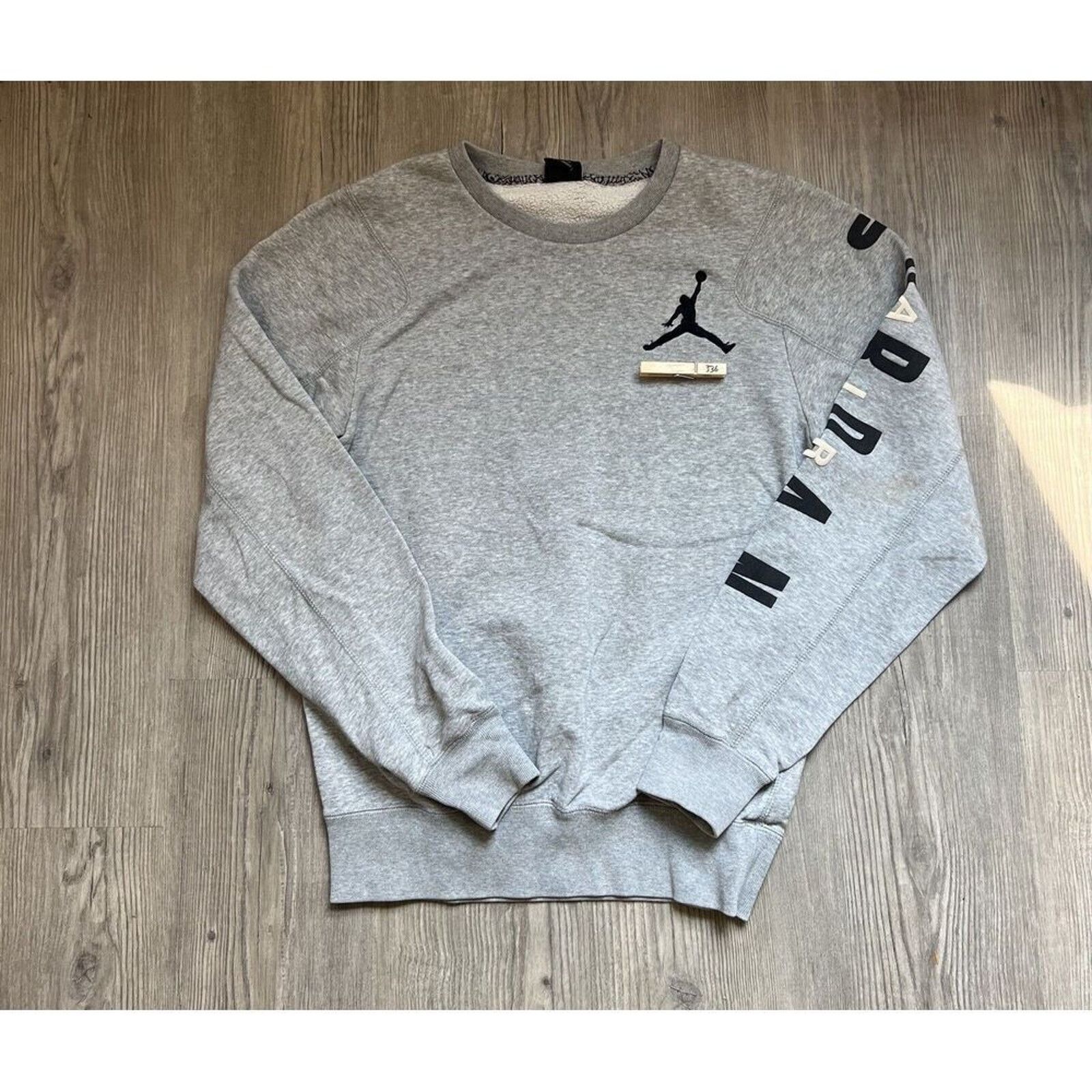 Jordan Brand Jordan Jump man Gray Crewneck Sweatshirt Mens Size S Size US S / EU 44-46 / 1 - 1 Thumbnail