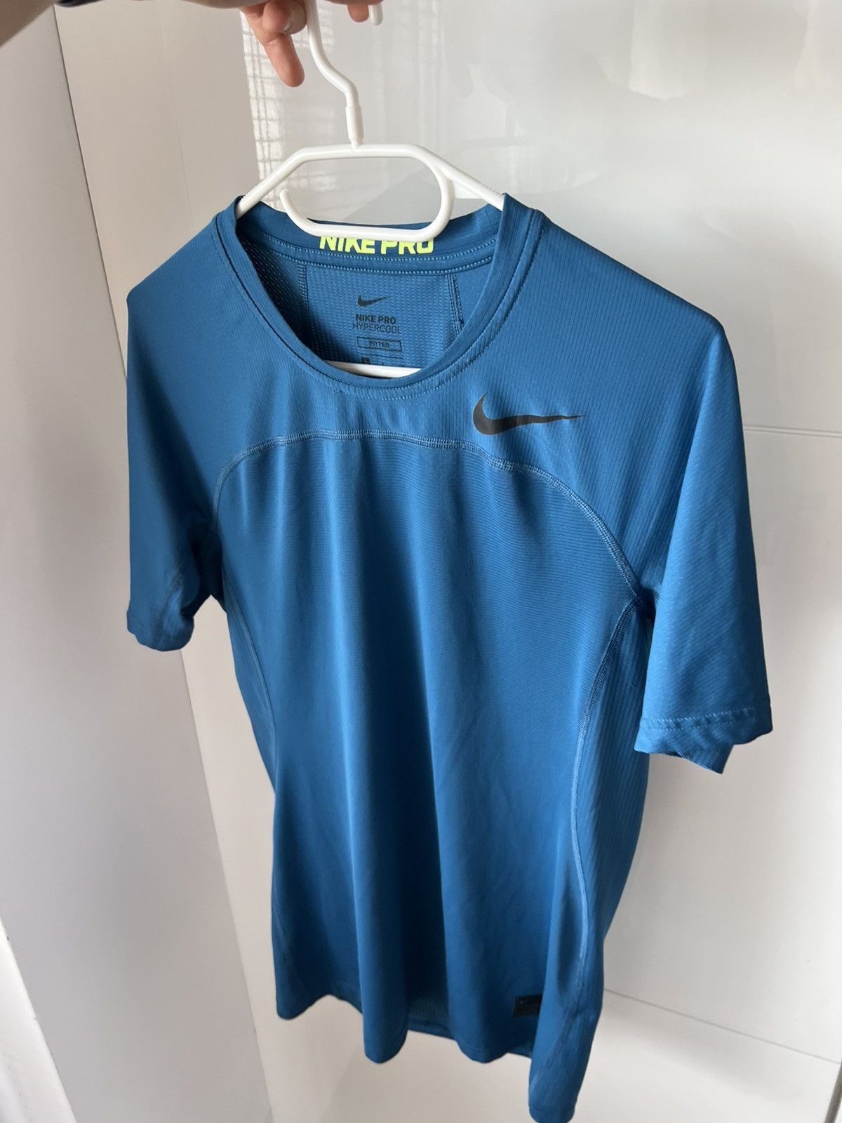 Nike ‼️Nike Pro Combat Hypercool Pitted Onyx Tyle Gym T-Shirt‼️ Size US S / EU 44-46 / 1 - 2 Thumbnail