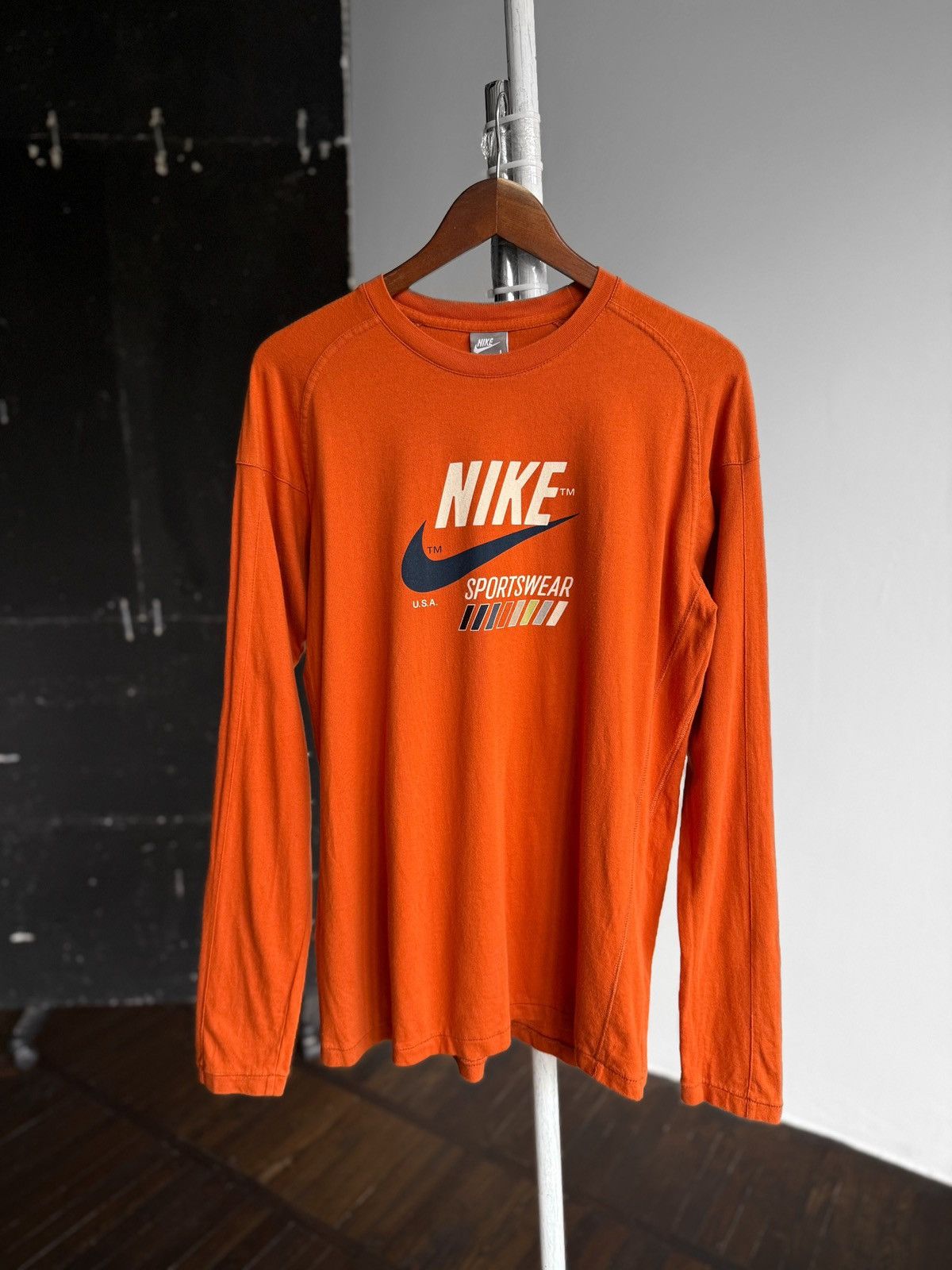 Nike Nike Mens Vintage Orange Long Sleeve T-Shirt Y2K Logo USA Size US L / EU 52-54 / 3 - 1 Thumbnail