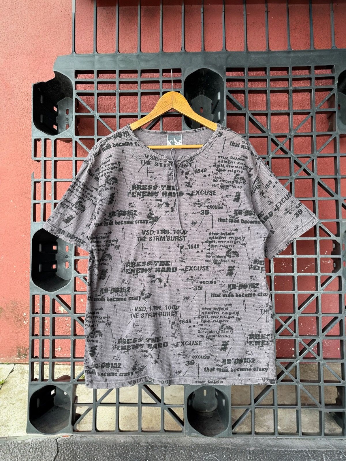Japanese Brand Lace Tie Neck Excuses Overprint Printed Relaxed Hemp Tee Size US L / EU 52-54 / 3 - 1 Thumbnail