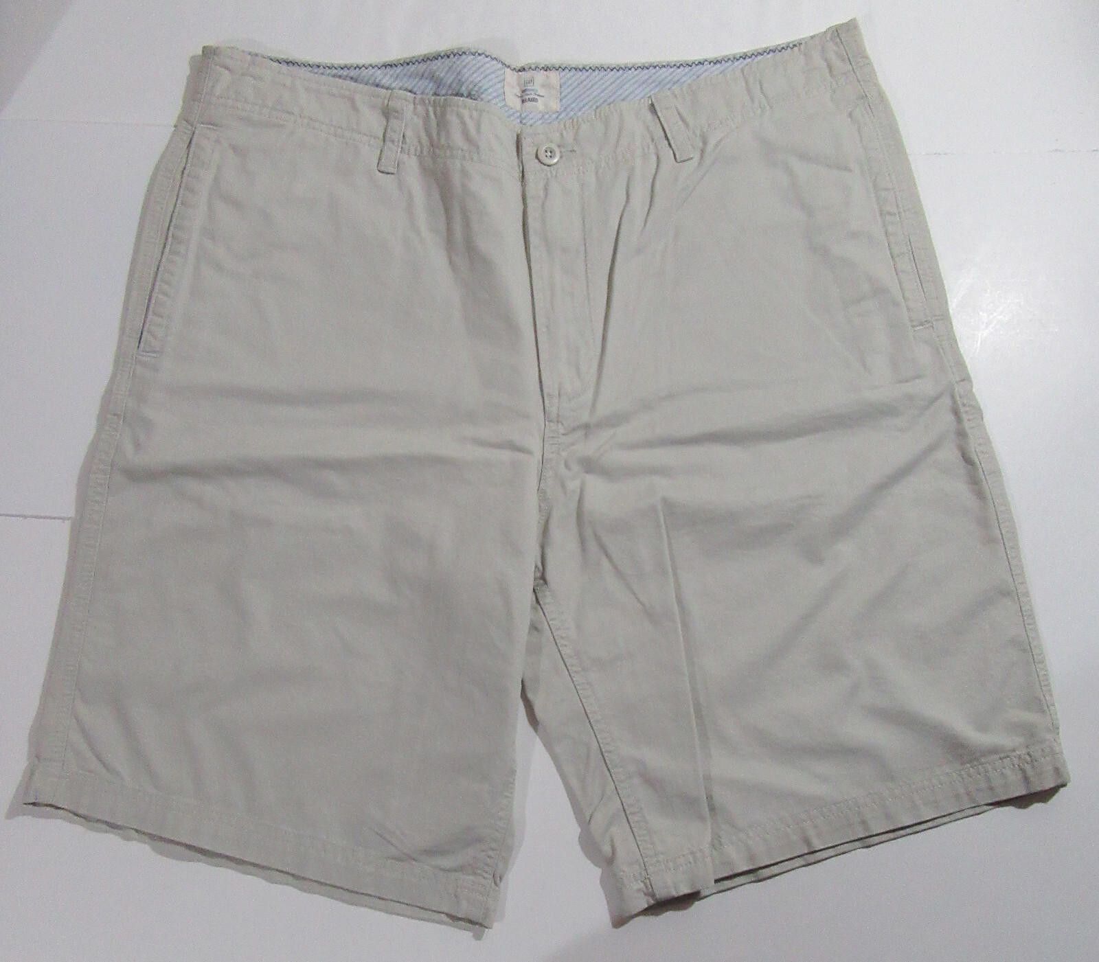 Gap Gap Mens Y2K Relaxed Flat Front Khaki Shorts Beige Size 40 Size US 40 / EU 56 - 1 Thumbnail