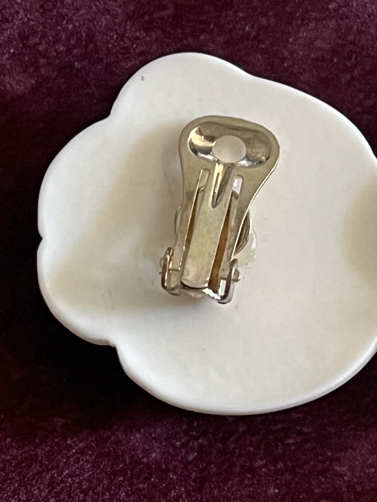 Other Vintage 1980s Cream Fan Shell Statement Clip-On Earrings Size ONE SIZE - 4 Thumbnail