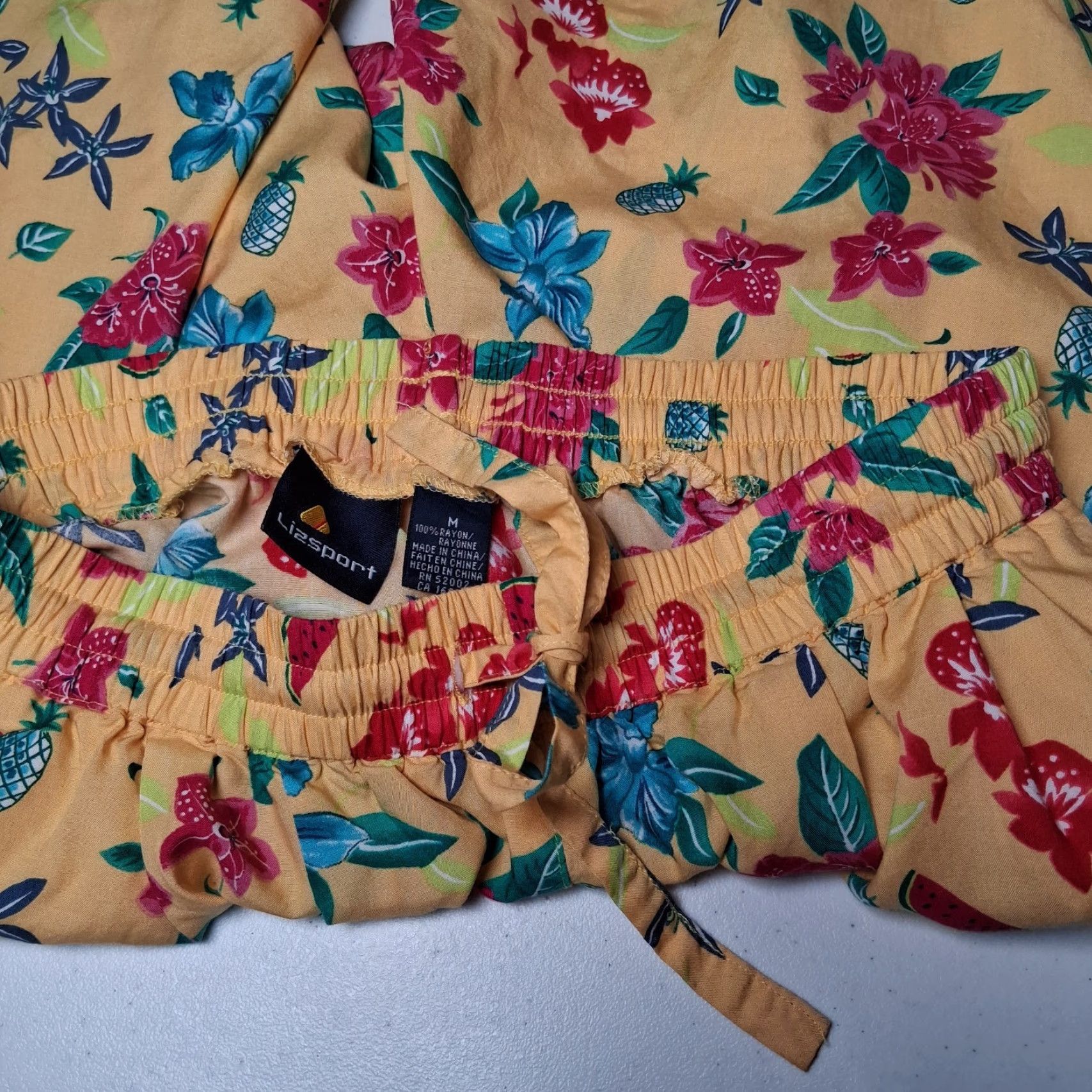 Vintage VINTAGE Liz Sport Rayon Shorts Women's M Yellow Floral Pineapple 90s Tropical Beachy Summer Linen? Size 32" / US 10 / IT 46 - 6 Thumbnail