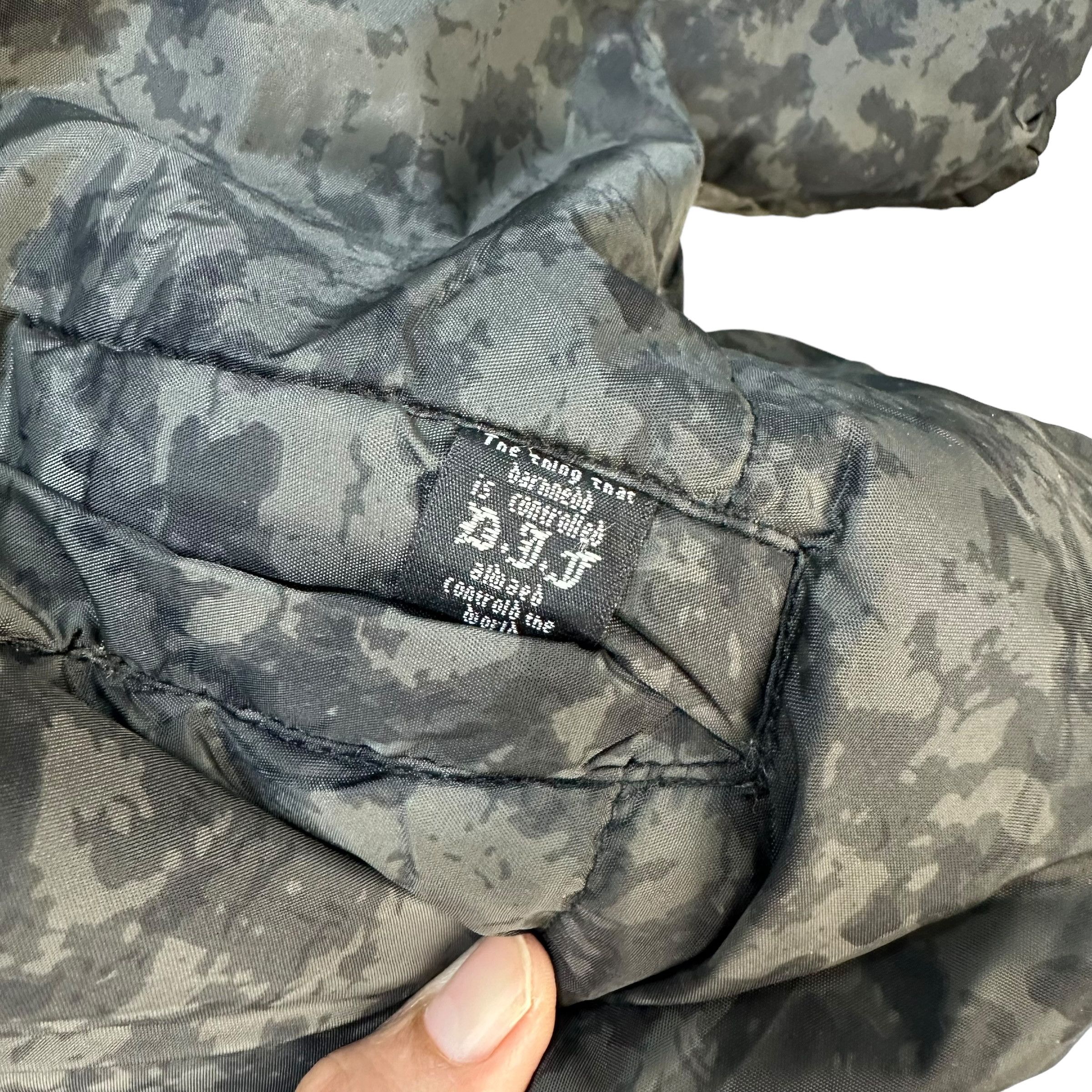 Japanese Brand Dj Free Graphics Puffer Jacket #A33-0772 Size US XL / EU 56 / 4 - 10 Thumbnail