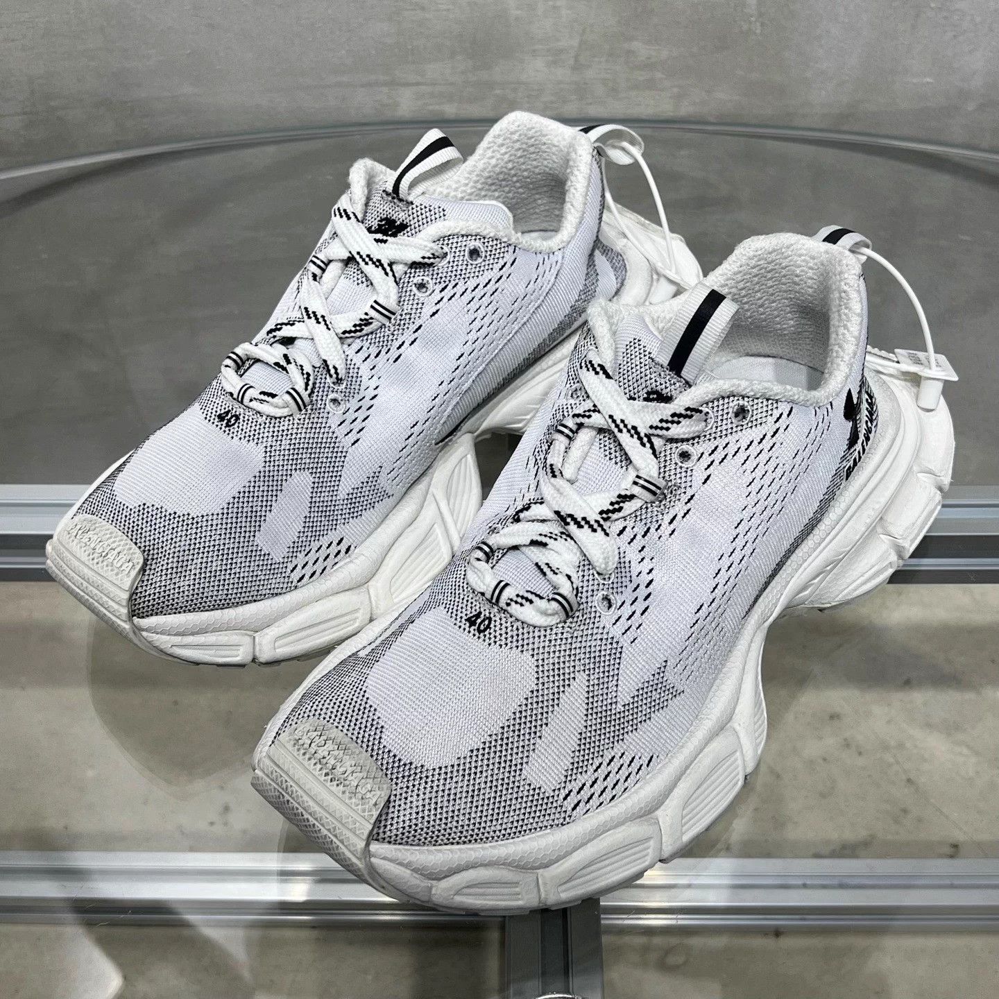 Balenciaga Balenciaga x UA White 40 YH25033 Sneakers Size US 7 / EU 40 - 2 Thumbnail