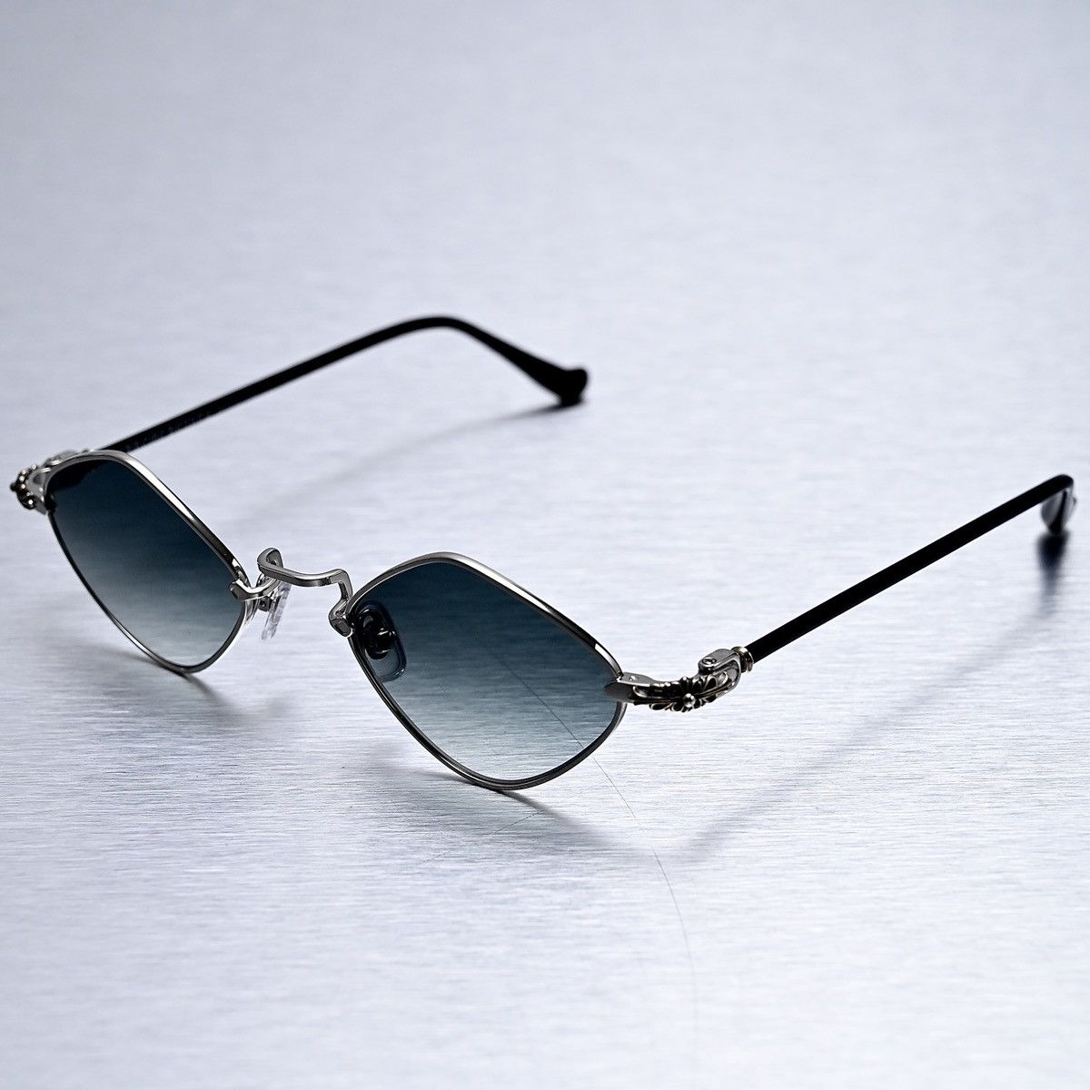 Chrome Hearts CHROME HEARTS DIAMOND DOG SUNGLASSES Size ONE SIZE - 2 Thumbnail