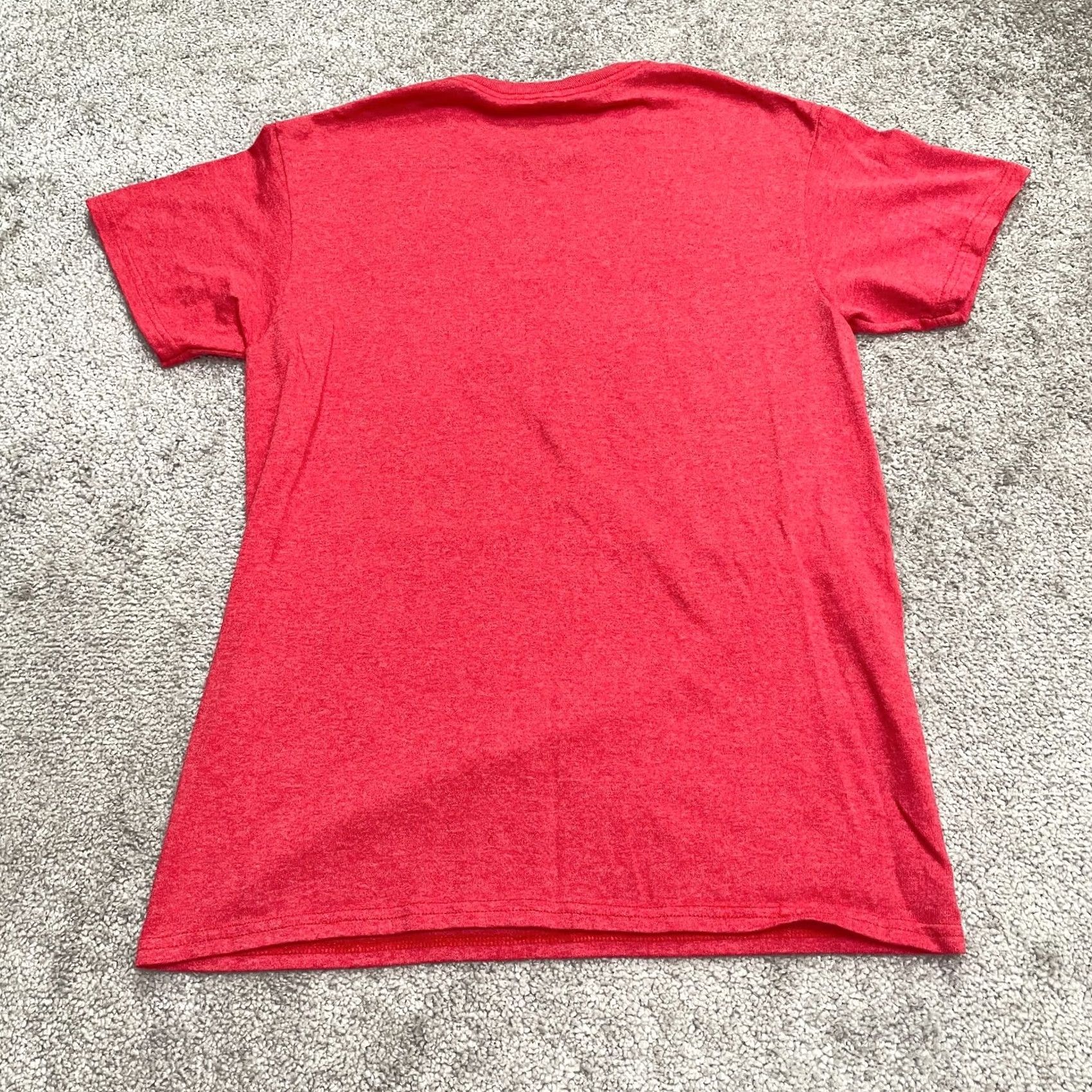 Disney Disney Lion King Hakuna Matata T-Shirt Womens Small Red Crew Neck Graphic Tee Size S / US 4 / IT 40 - 2 Thumbnail