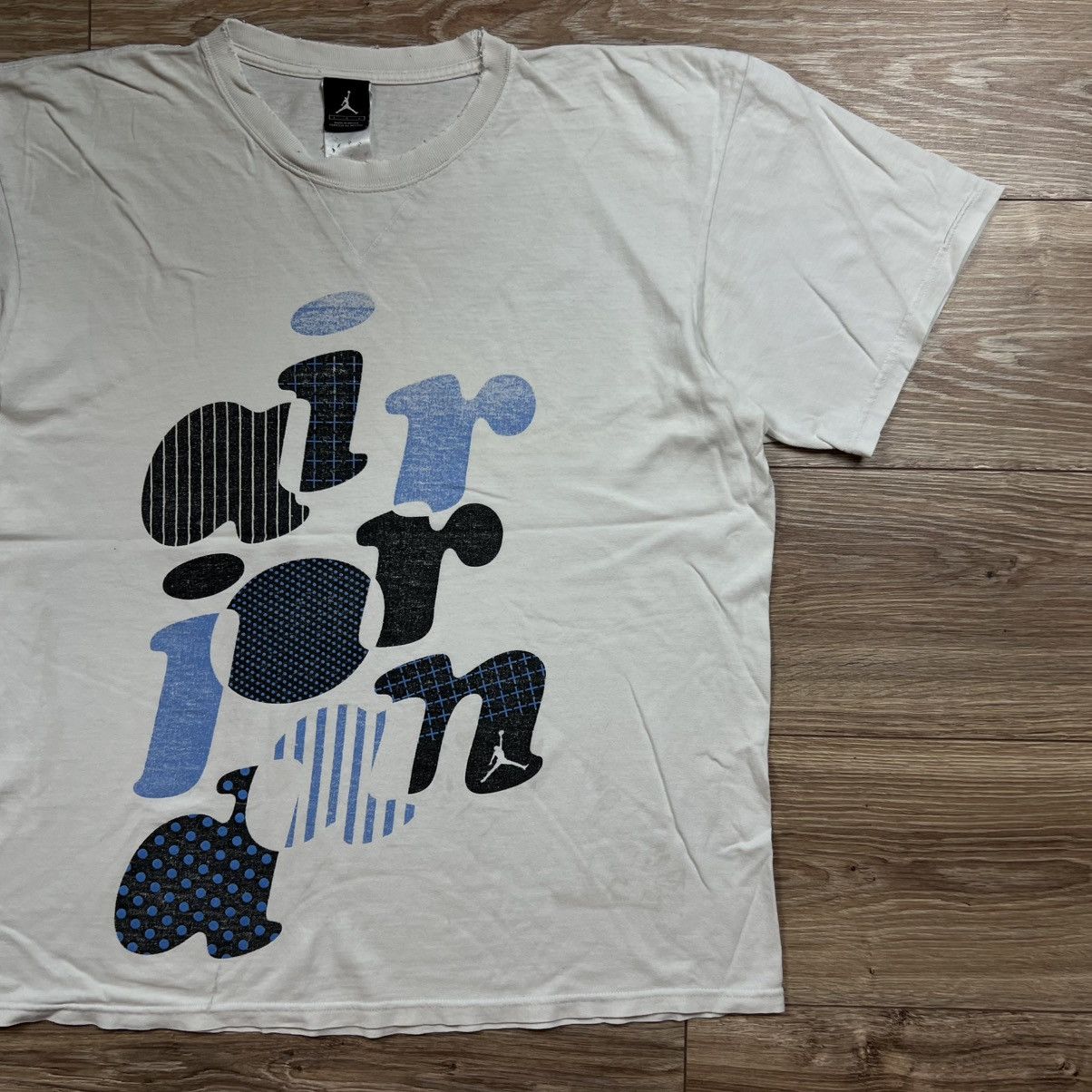 Nike 90s Nike Air Jordan Vintage Big Logo Retro Tee T-Shirt Size US L / EU 52-54 / 3 - 3 Thumbnail