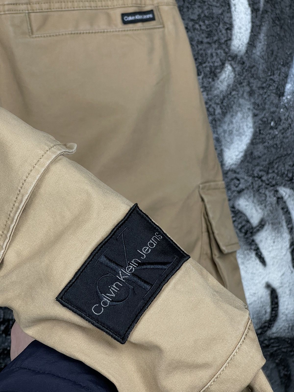 Calvin Klein Calvin Klein Skinny Fit Patch Logo Cargo Pants Size W30 Size US 30 / EU 46 - 11 Thumbnail