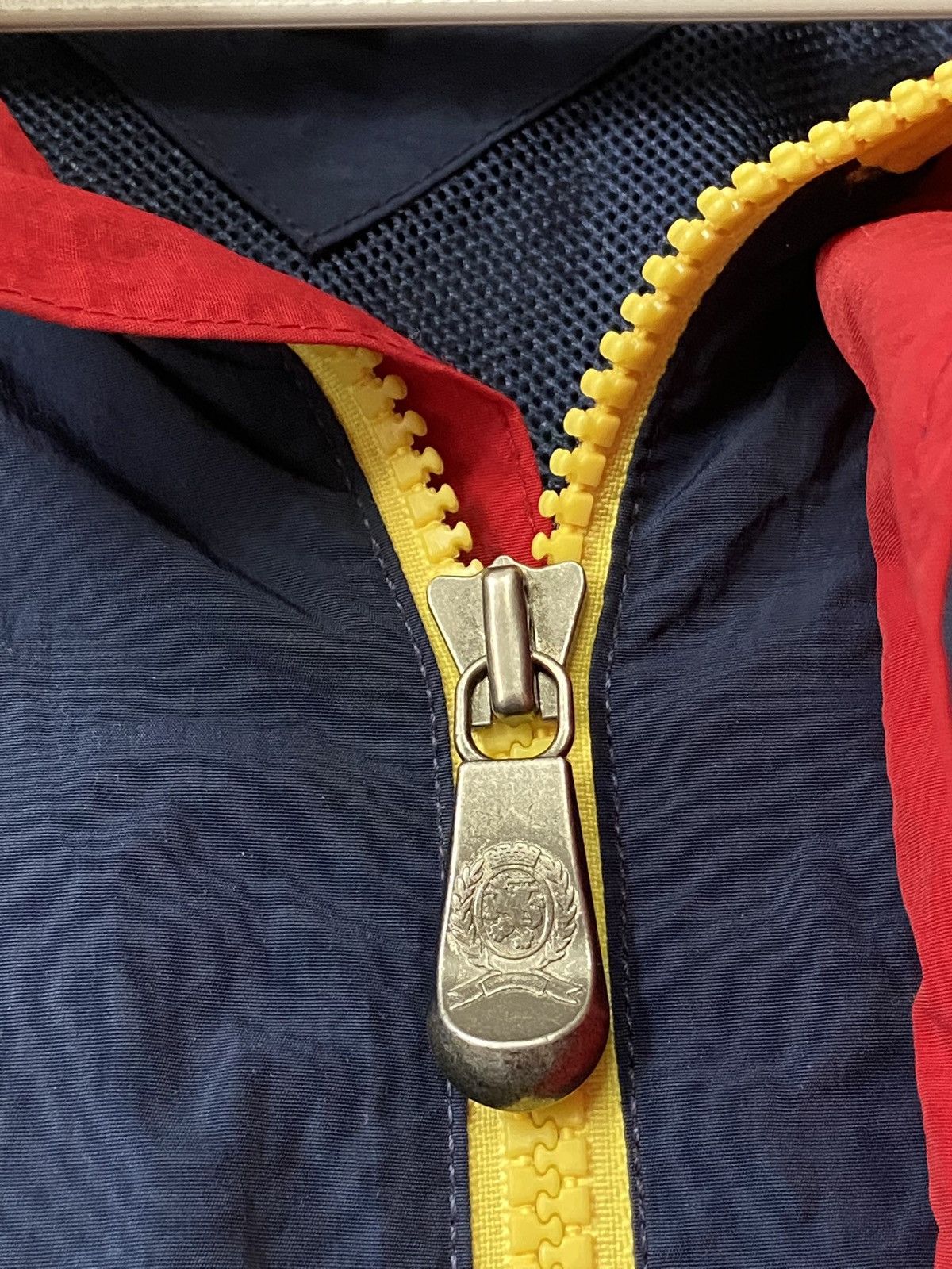 Tommy Hilfiger 1990s Tommy Hilfiger Sailing Spellout Windbreaker Jacket Size US L / EU 52-54 / 3 - 6 Thumbnail