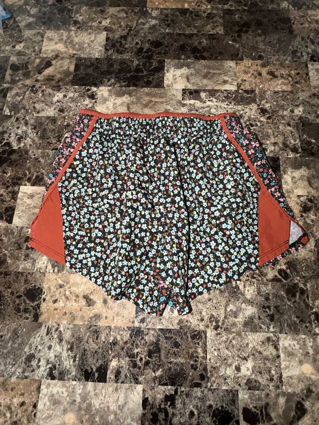 Nike NIKE 10k WOMENS LINED SHORT 3.5” FLORAL SIZE SMALL Size 27" / US 4 / IT 40 - 4 Thumbnail