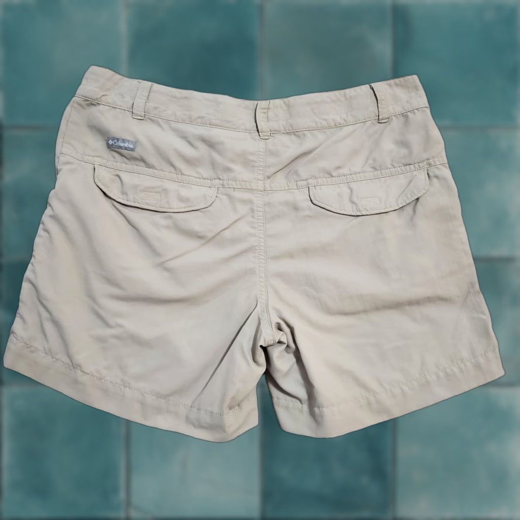 Vintage Columbia Shorts Women L 14-16 Omni-Shade Beige Nylon 4.5 in Hike Outdoor Camping/Travel Activewear Size 36" / US 14 / IT 50 - 1 Thumbnail