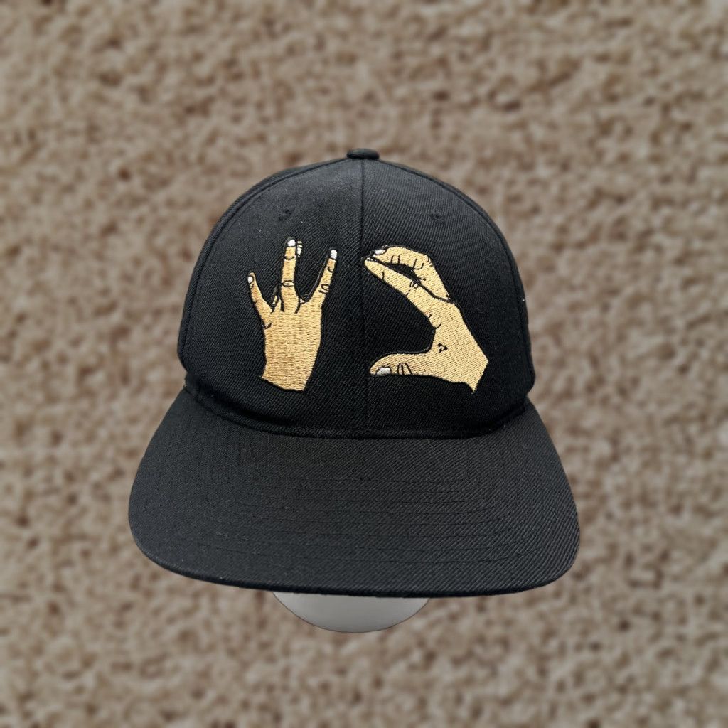 Vintage Yupoong Snapback Hat Black Acrylic Wool One Size Adjustable Hip Hop Skate Mens Size ONE SIZE - 1 Thumbnail