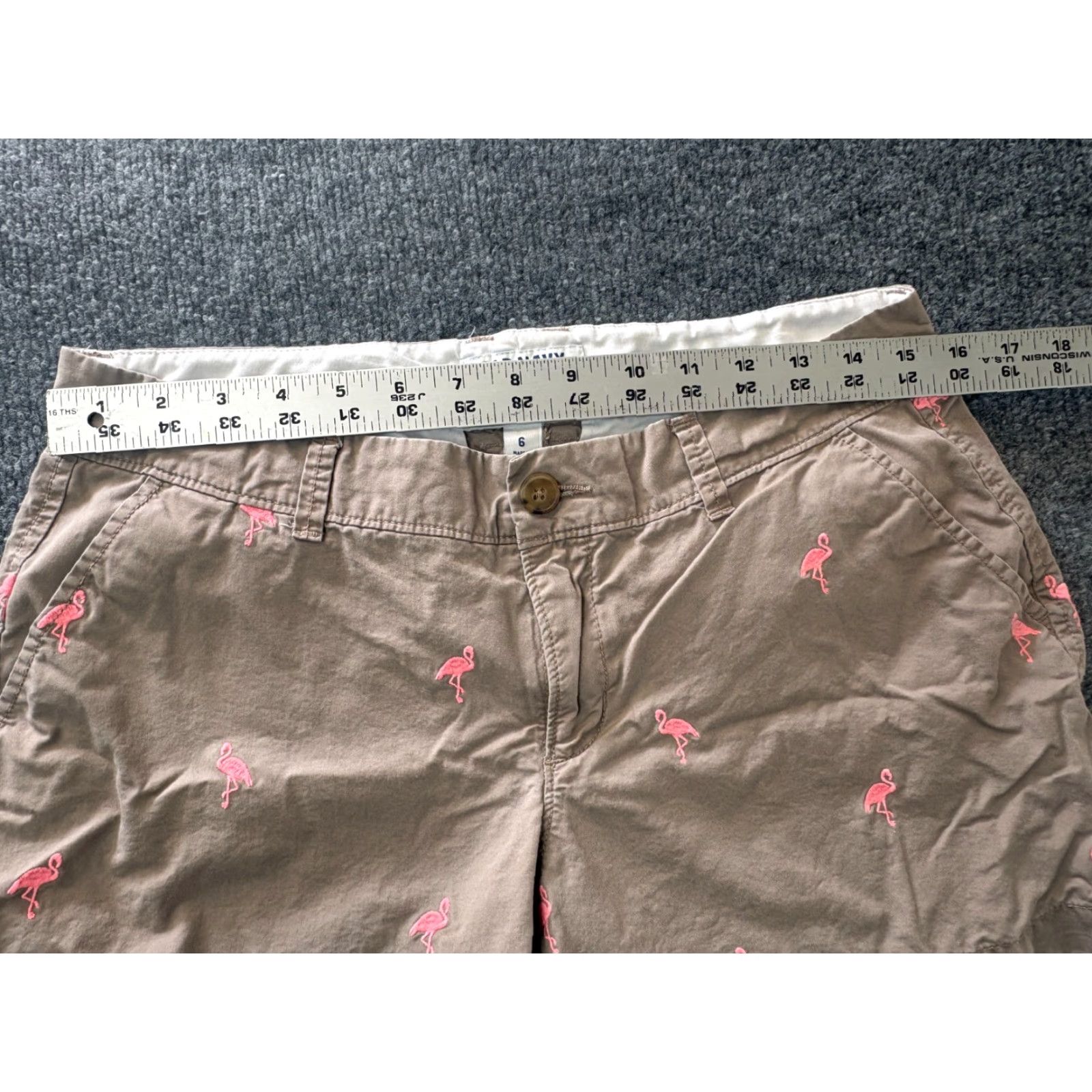 Old Navy Old Navy Women's Khaki Shorts Pink Flamingo Embroidered- Size 6 Size 28" / US 6 / IT 42 - 2 Thumbnail