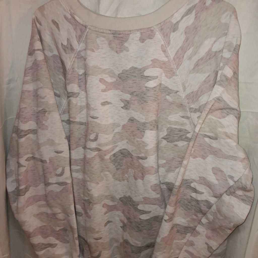 Other Source unknown ,camo sweatshirt, womens XL, EUC Size XL / US 12-14 / IT 48-50 - 2 Thumbnail