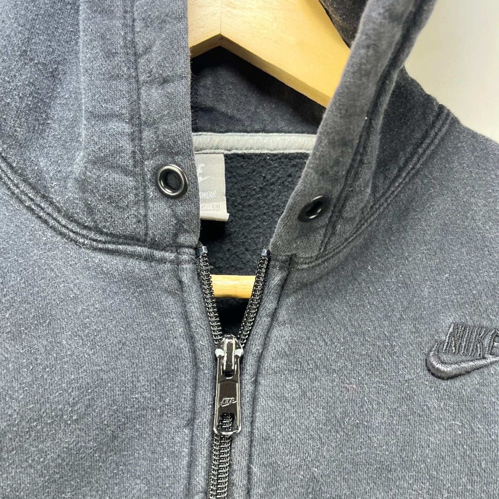 Nike VINTAGE Nike Hoodie Women's Small PS Black Zip Full Zip Swoosh 90s Y2K Size S / US 4 / IT 40 - 3 Thumbnail