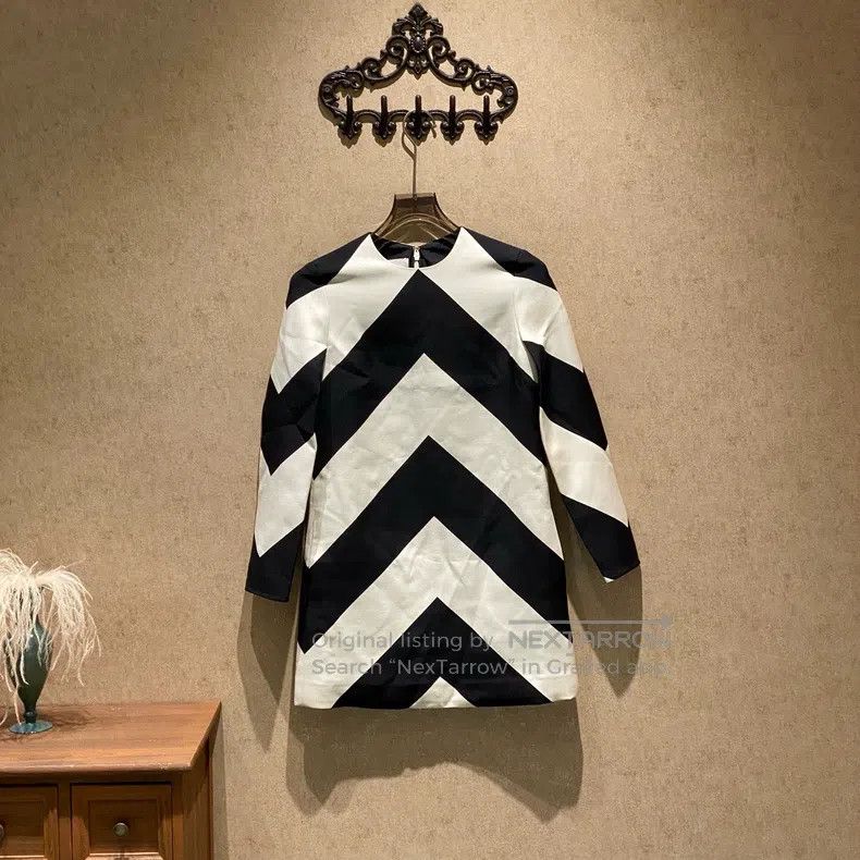 Valentino Valentino Black and white wool dress Size XS / US 0-2 / IT 36-38 - 1 Thumbnail