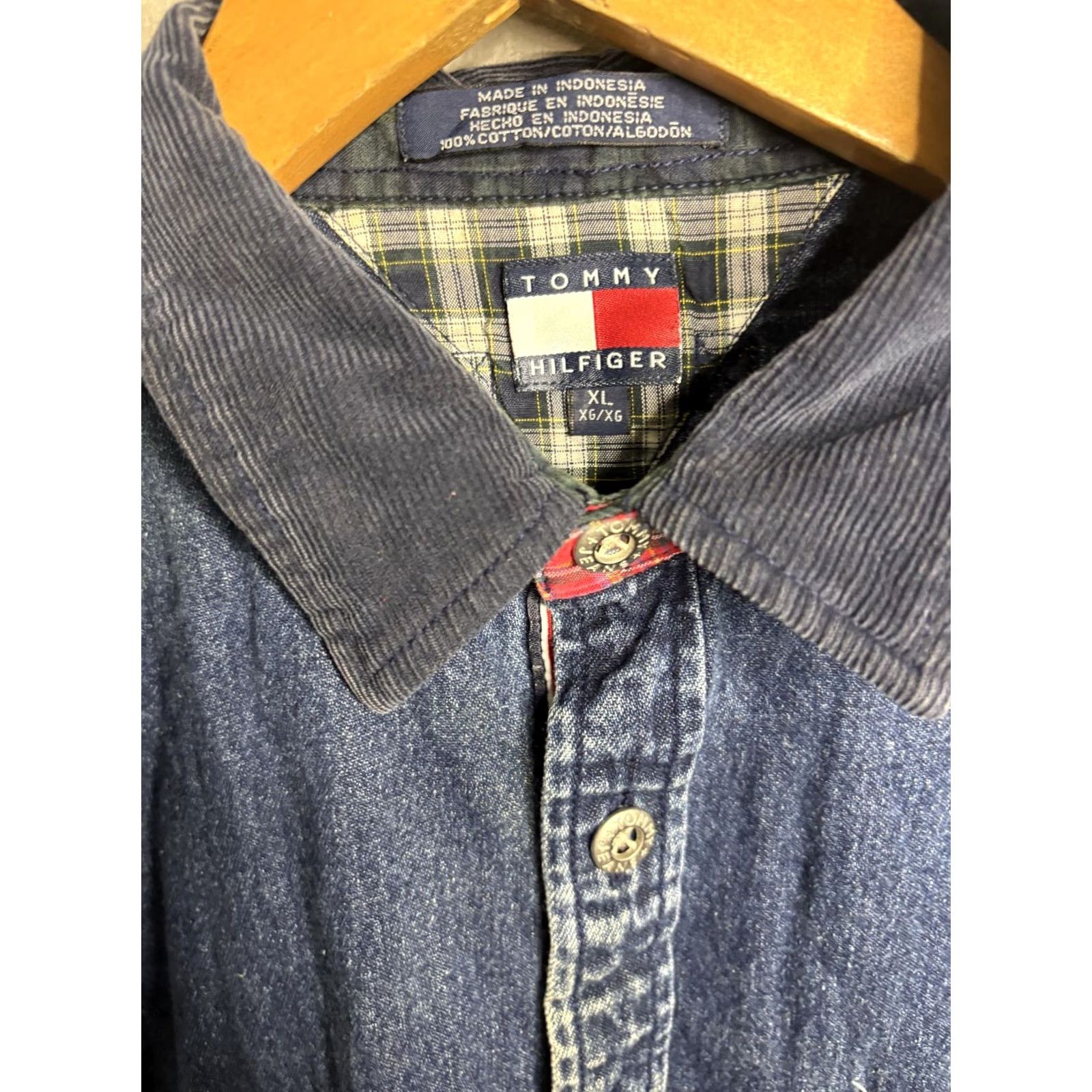 Tommy Hilfiger Tommy Hilfiger Shirt Mens XL Blue Denim Button-Up Corduroy Collar 90s Shirt Mens XL Blue Denim Button-Up Corduroy Collar 90s Size US XL / EU 56 / 4 - 4 Thumbnail